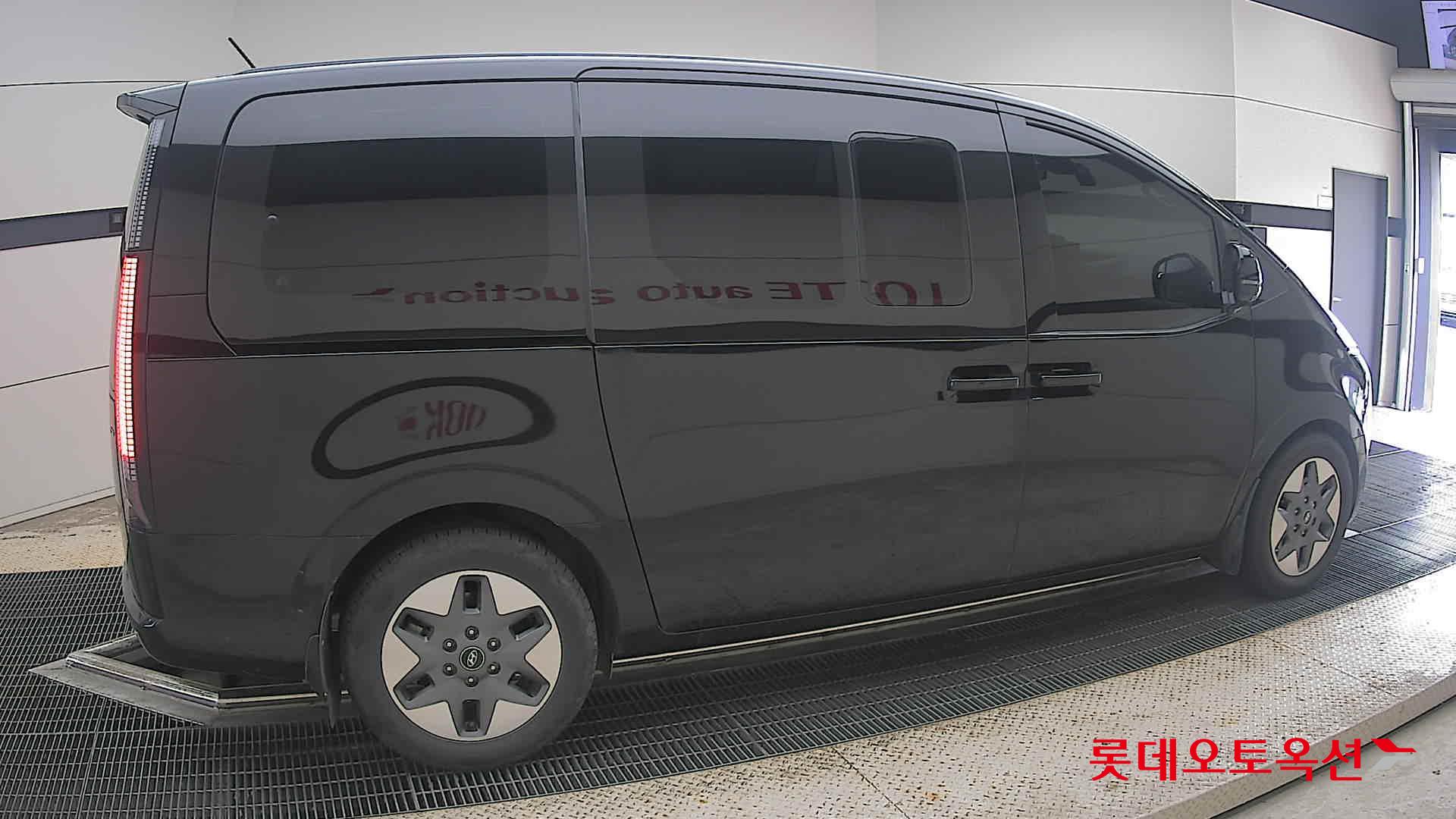 2022 - hyundai staria