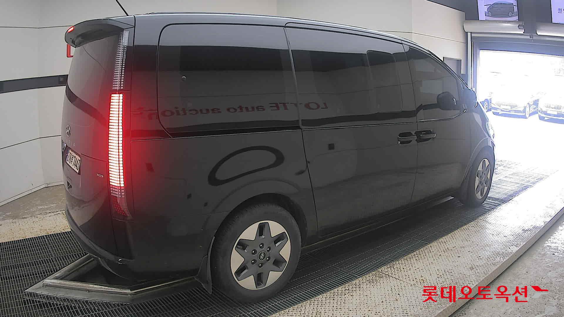 2022 - hyundai staria
