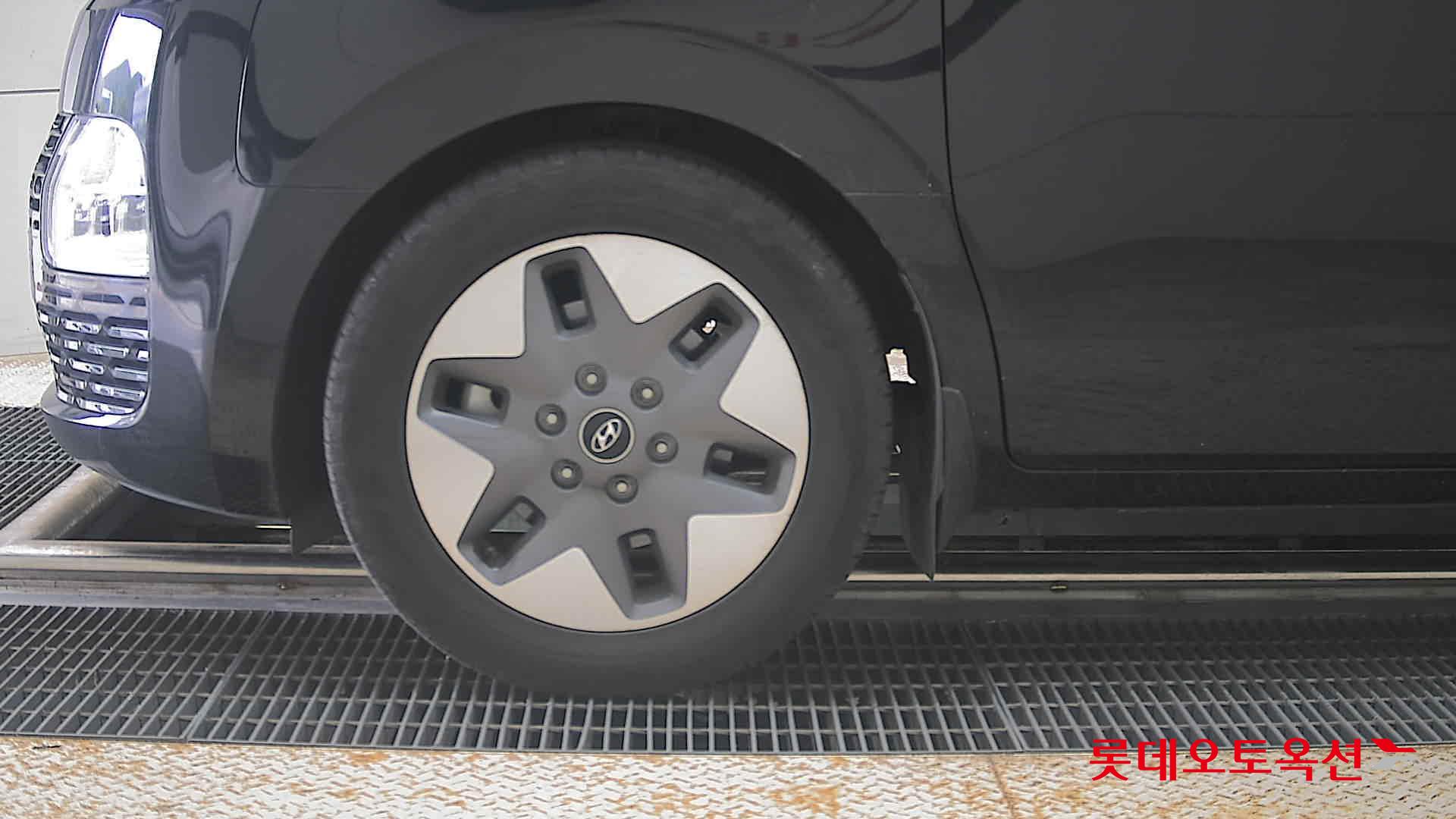 2022 - hyundai staria