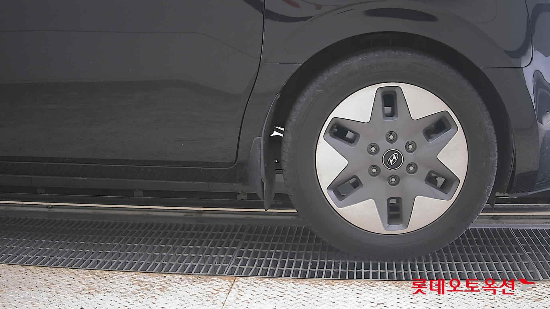 2022 - hyundai staria