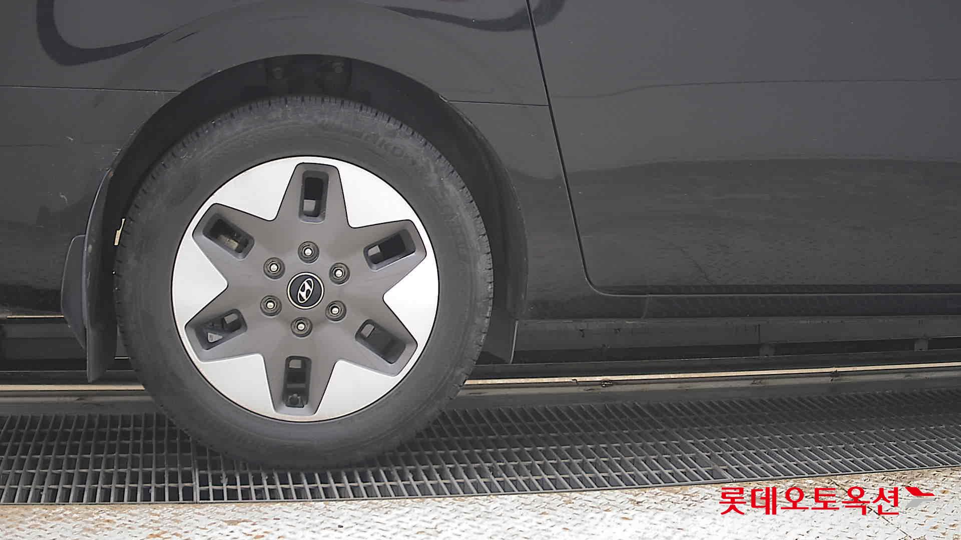 2022 - hyundai staria