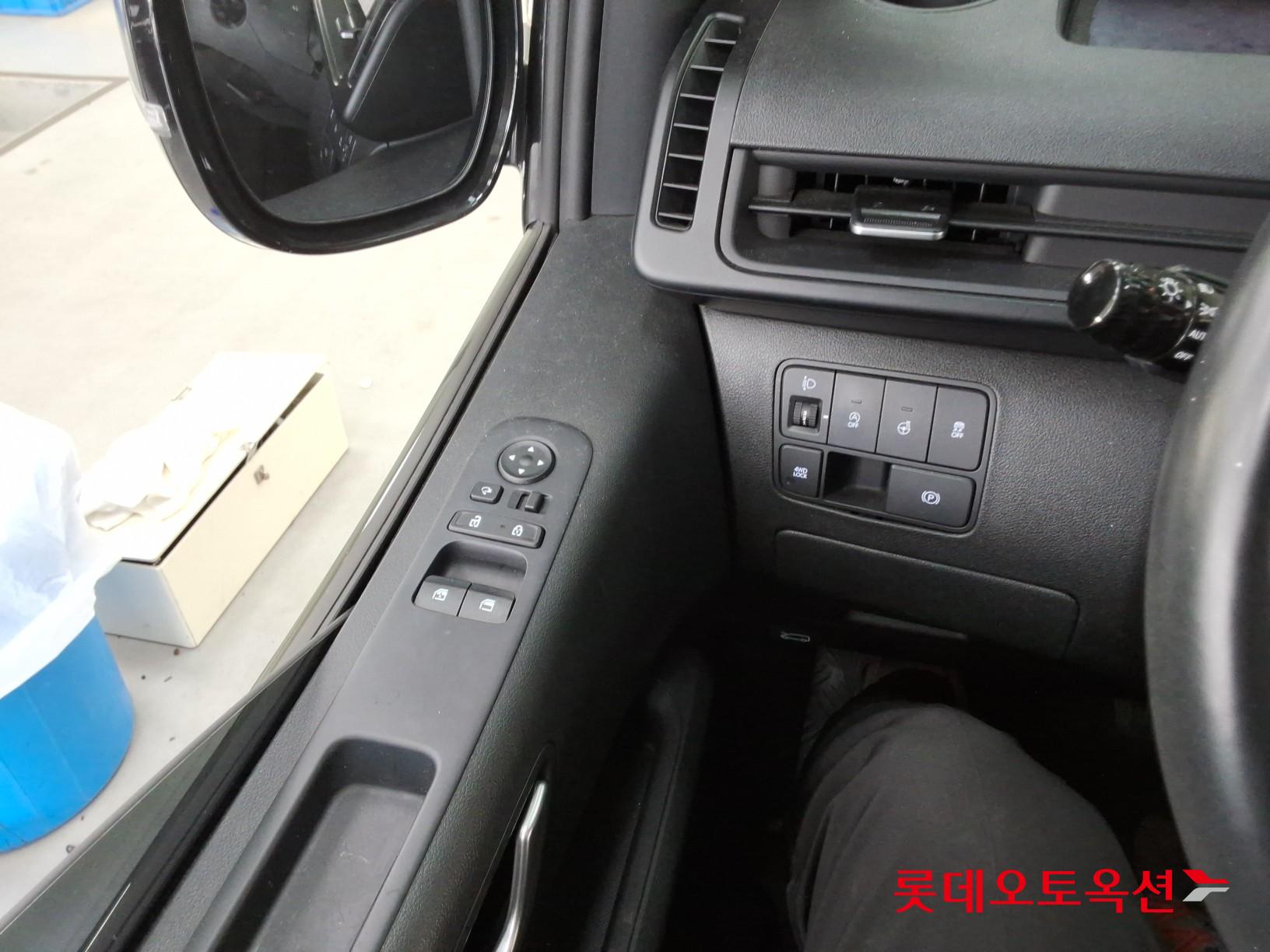 2022 - hyundai staria