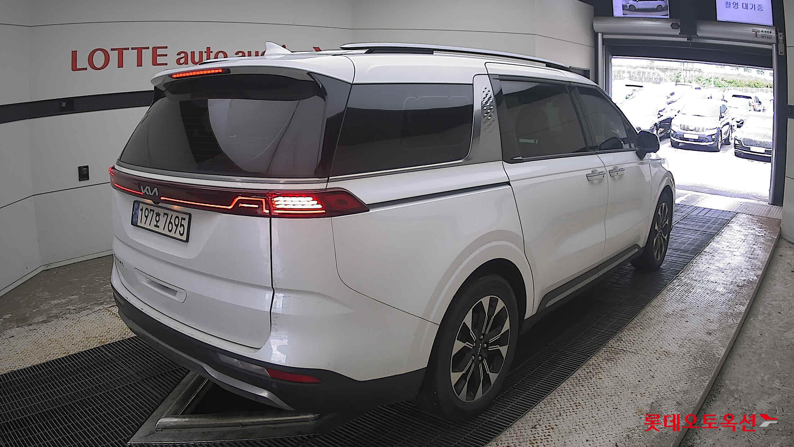 2022 - kia carnival
