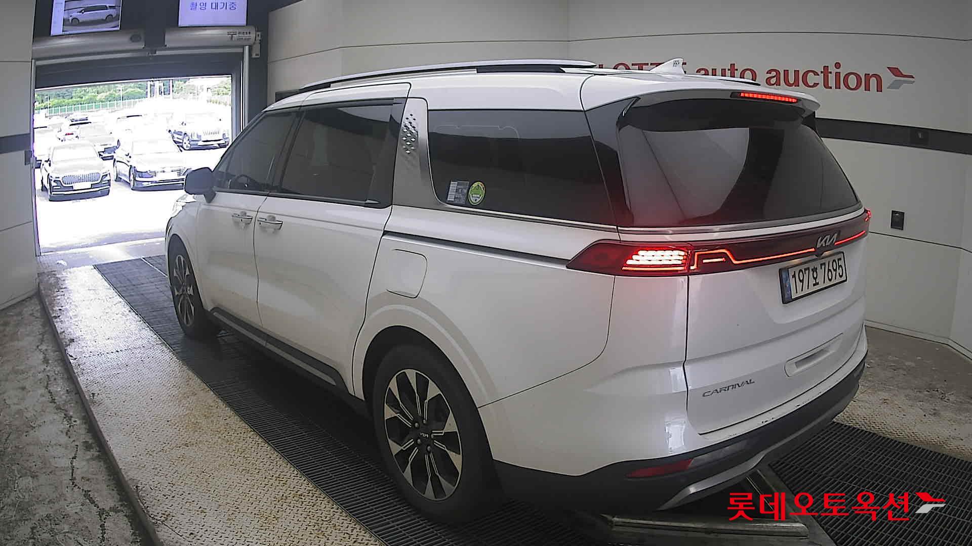 2022 - kia carnival