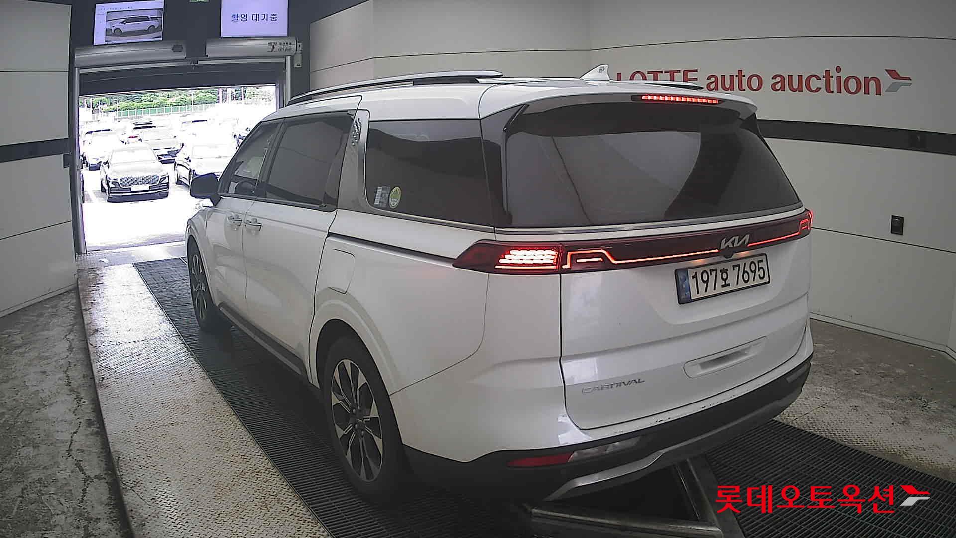 2022 - kia carnival