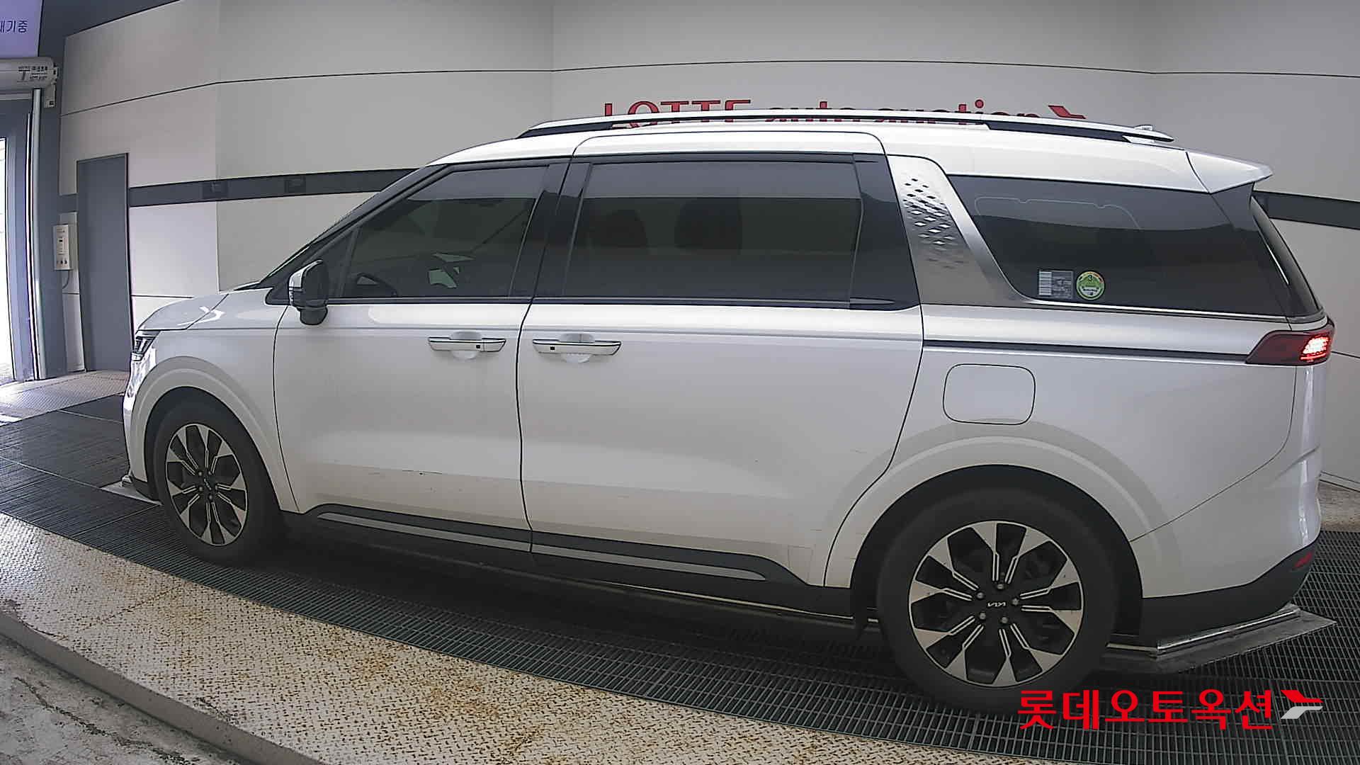 2022 - kia carnival