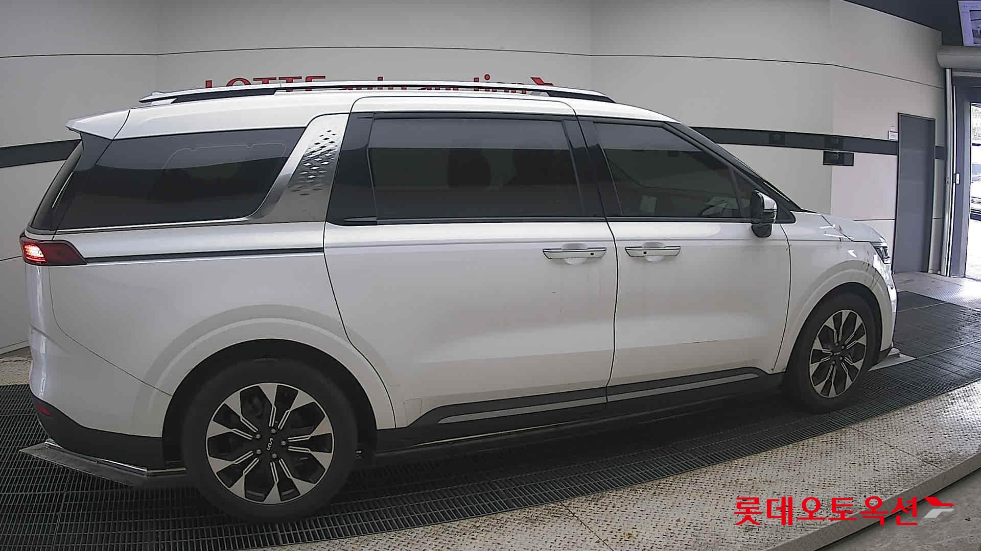 2022 - kia carnival