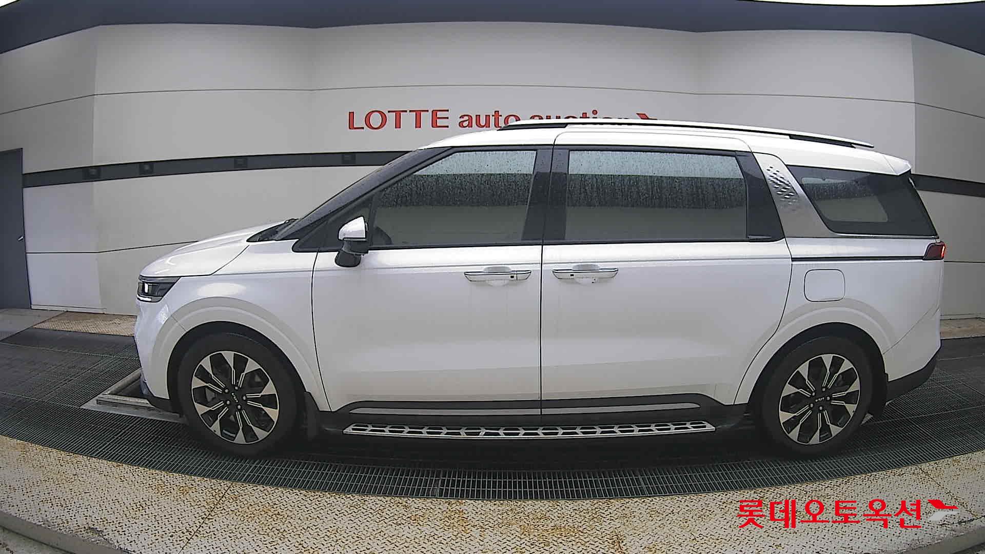 2023 - kia carnival