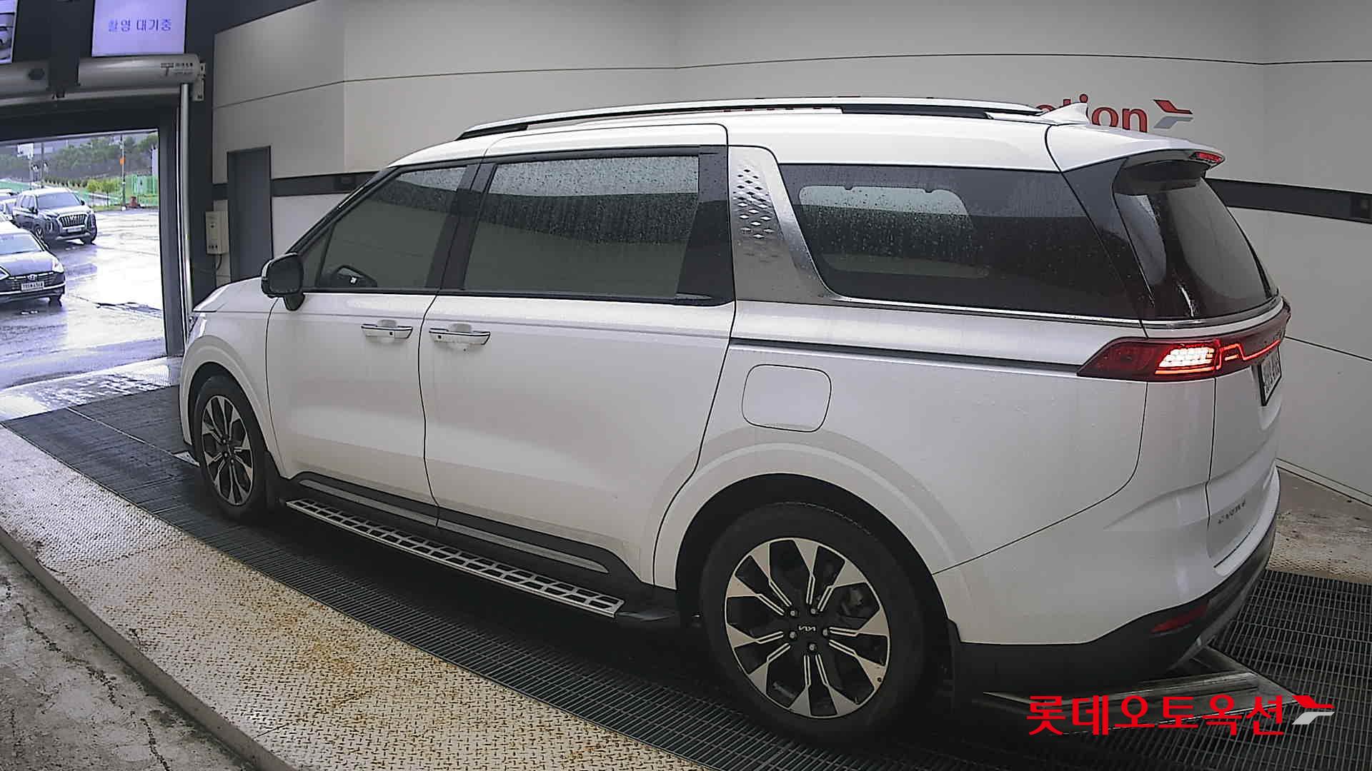 2023 - kia carnival