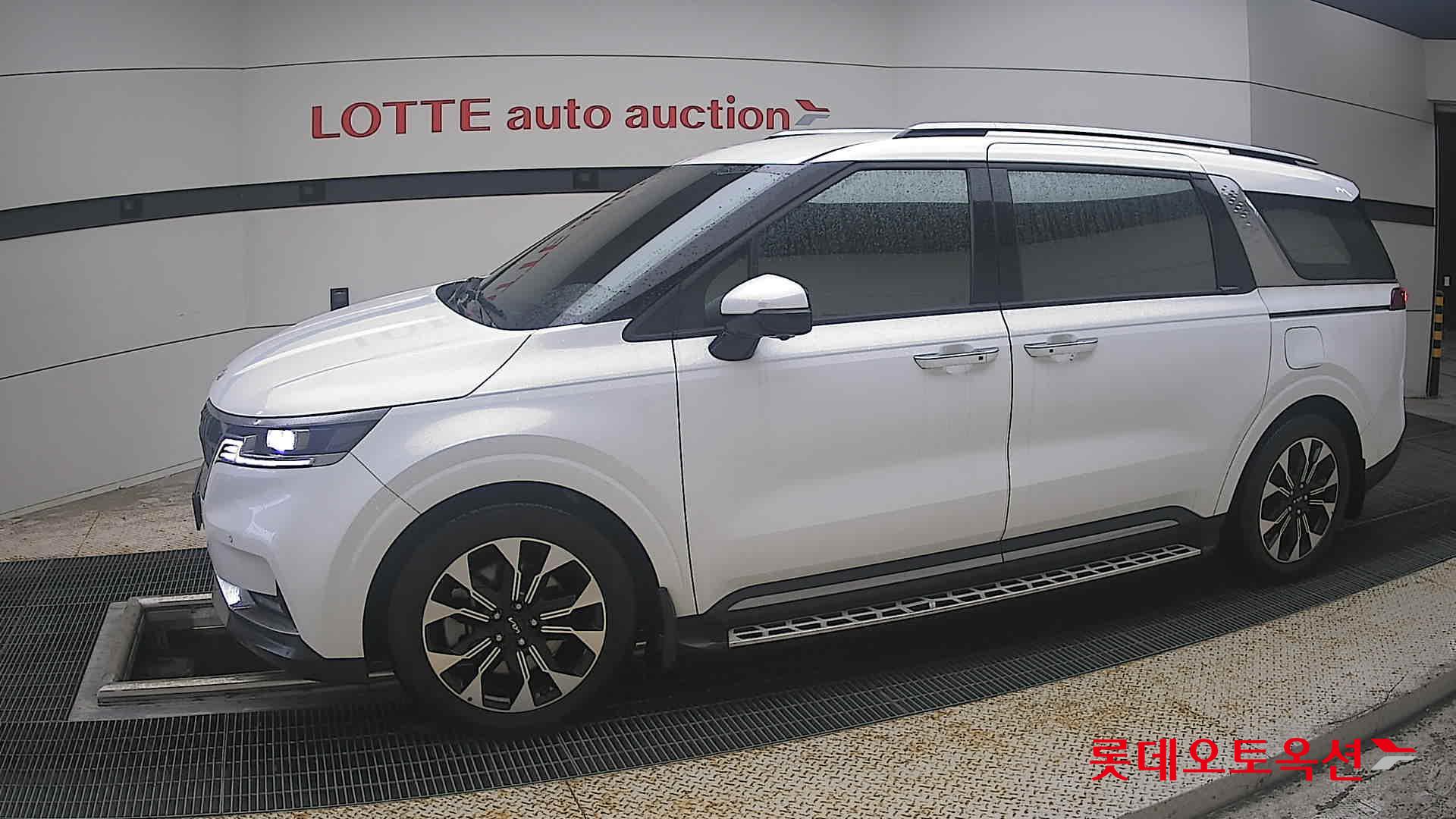 2023 - kia carnival