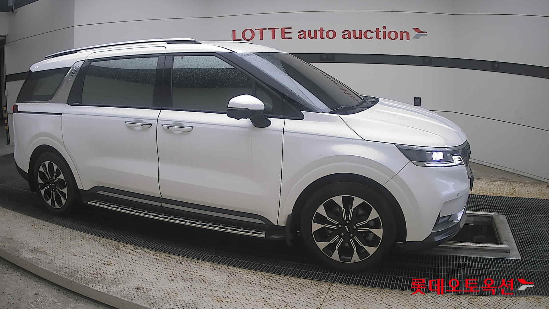 2023 - kia carnival