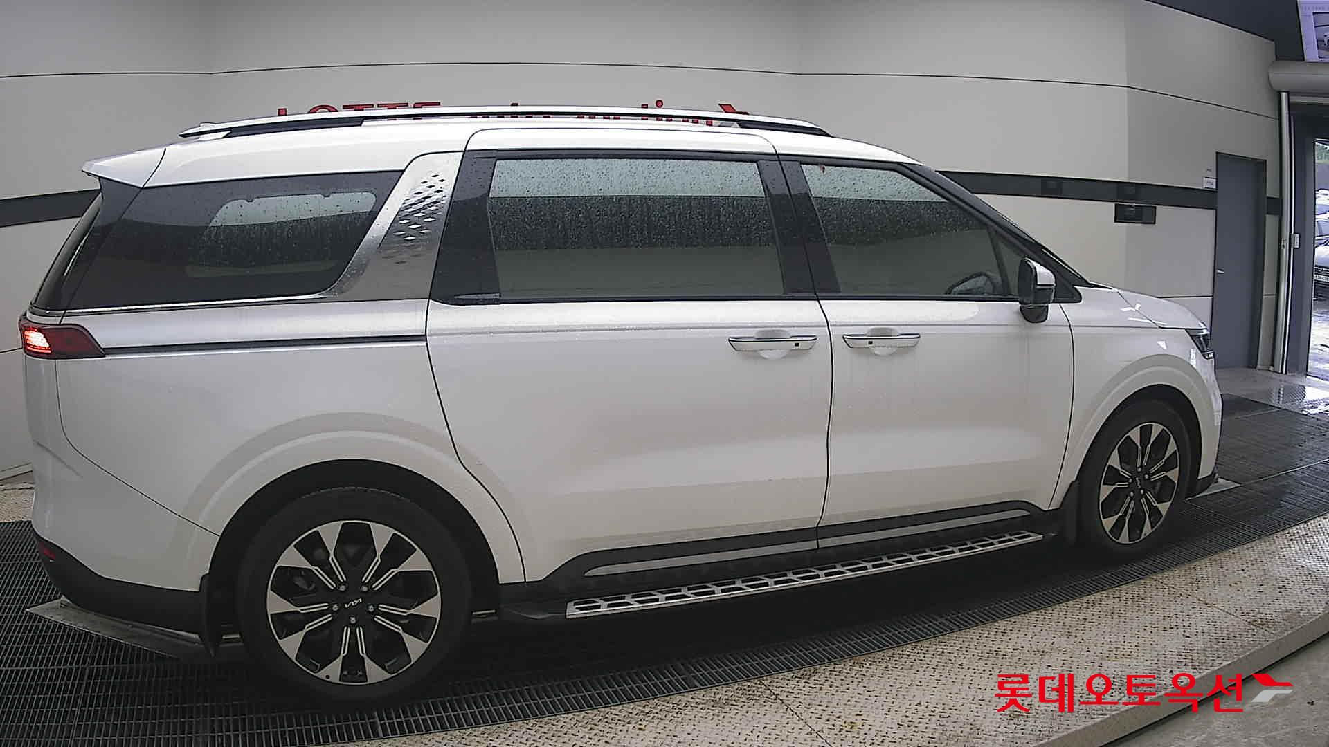 2023 - kia carnival