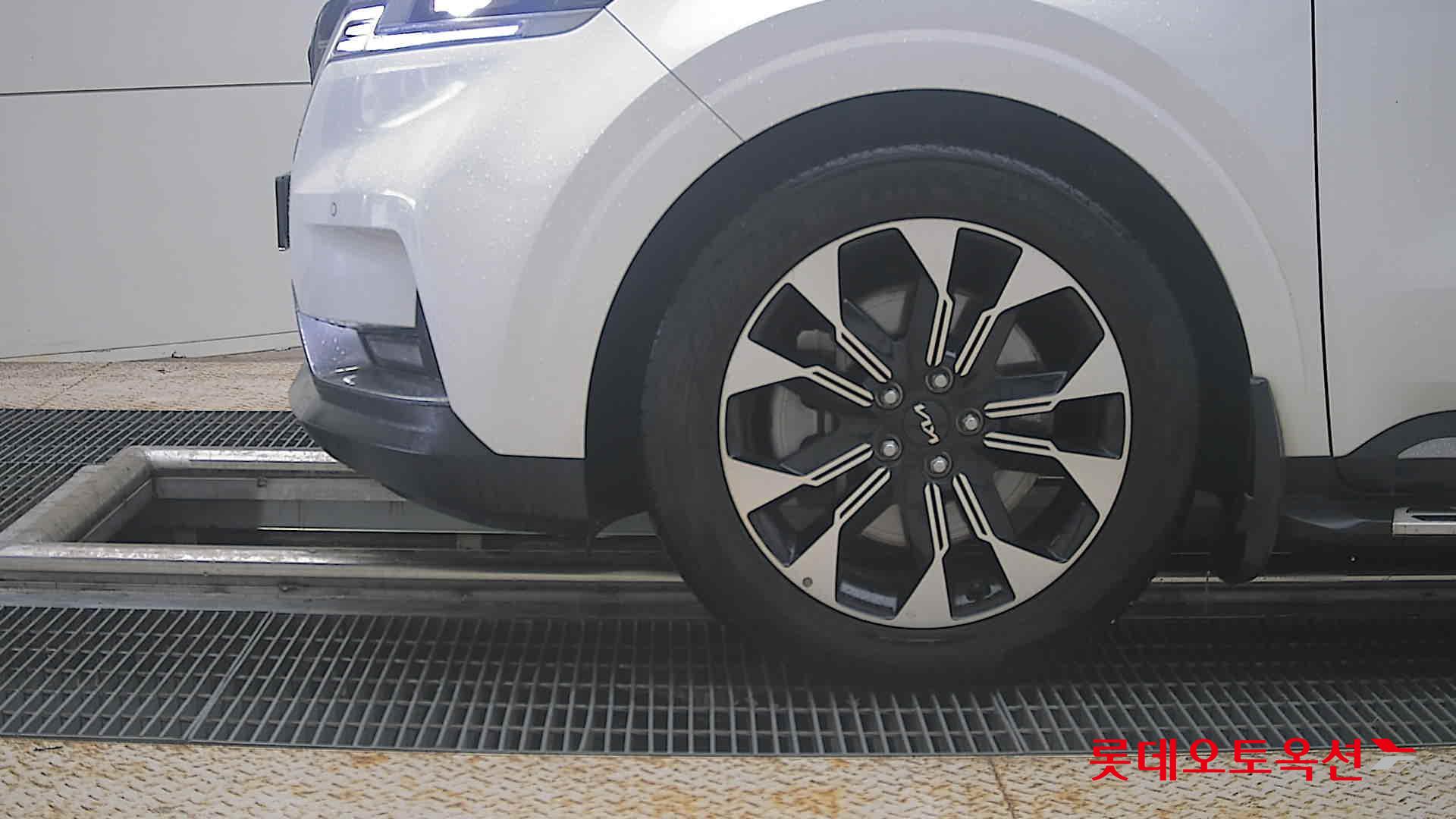 2023 - kia carnival