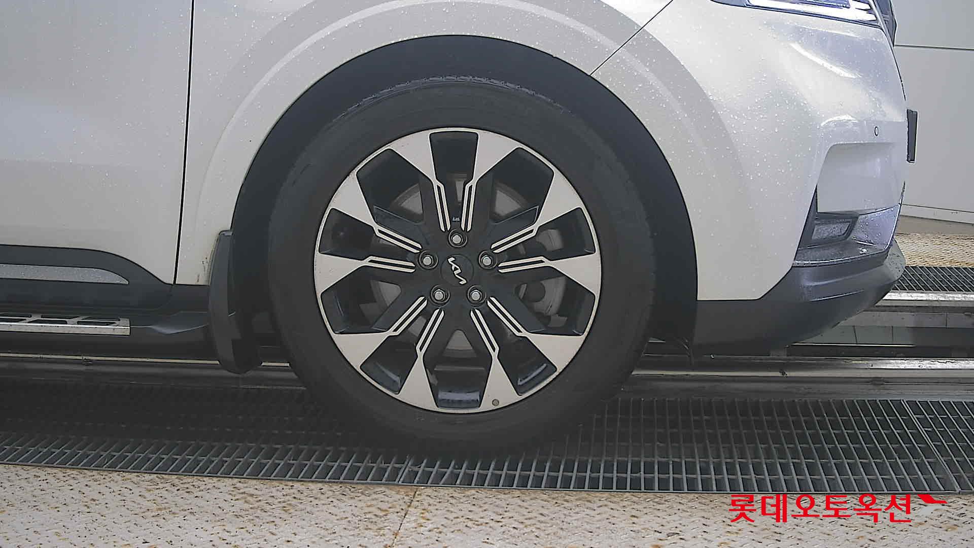 2023 - kia carnival