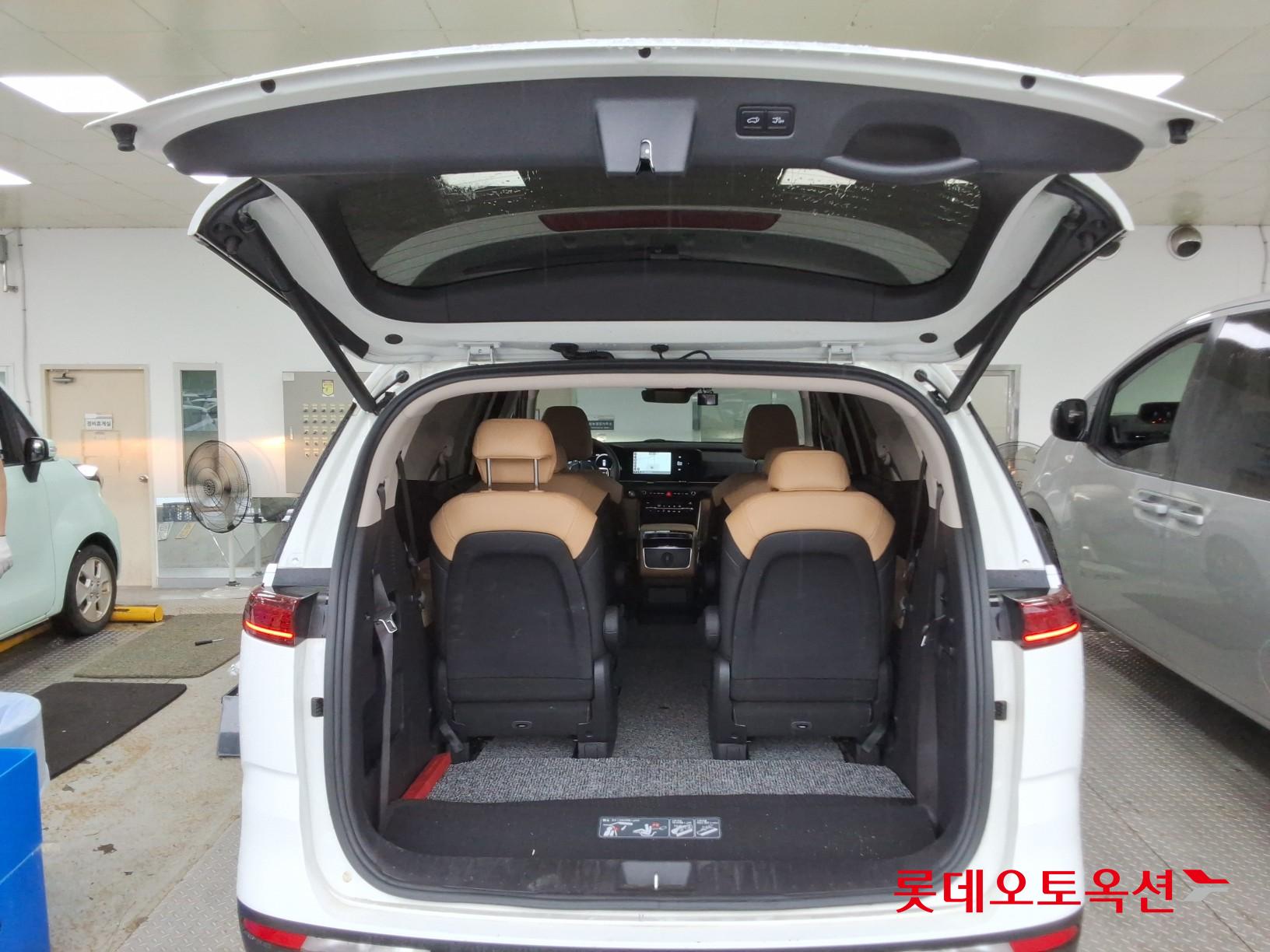 2023 - kia carnival