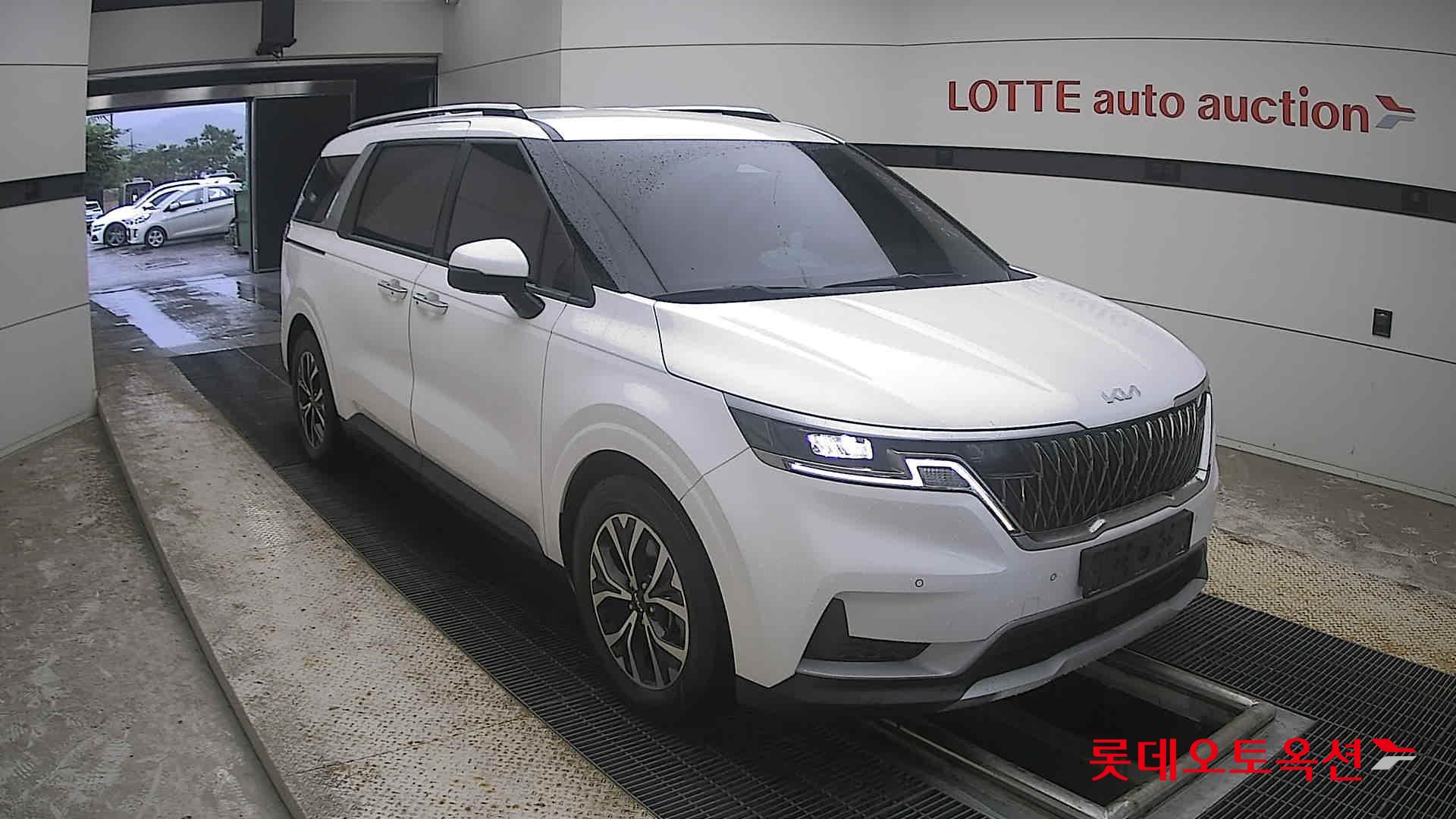 2023 - kia carnival