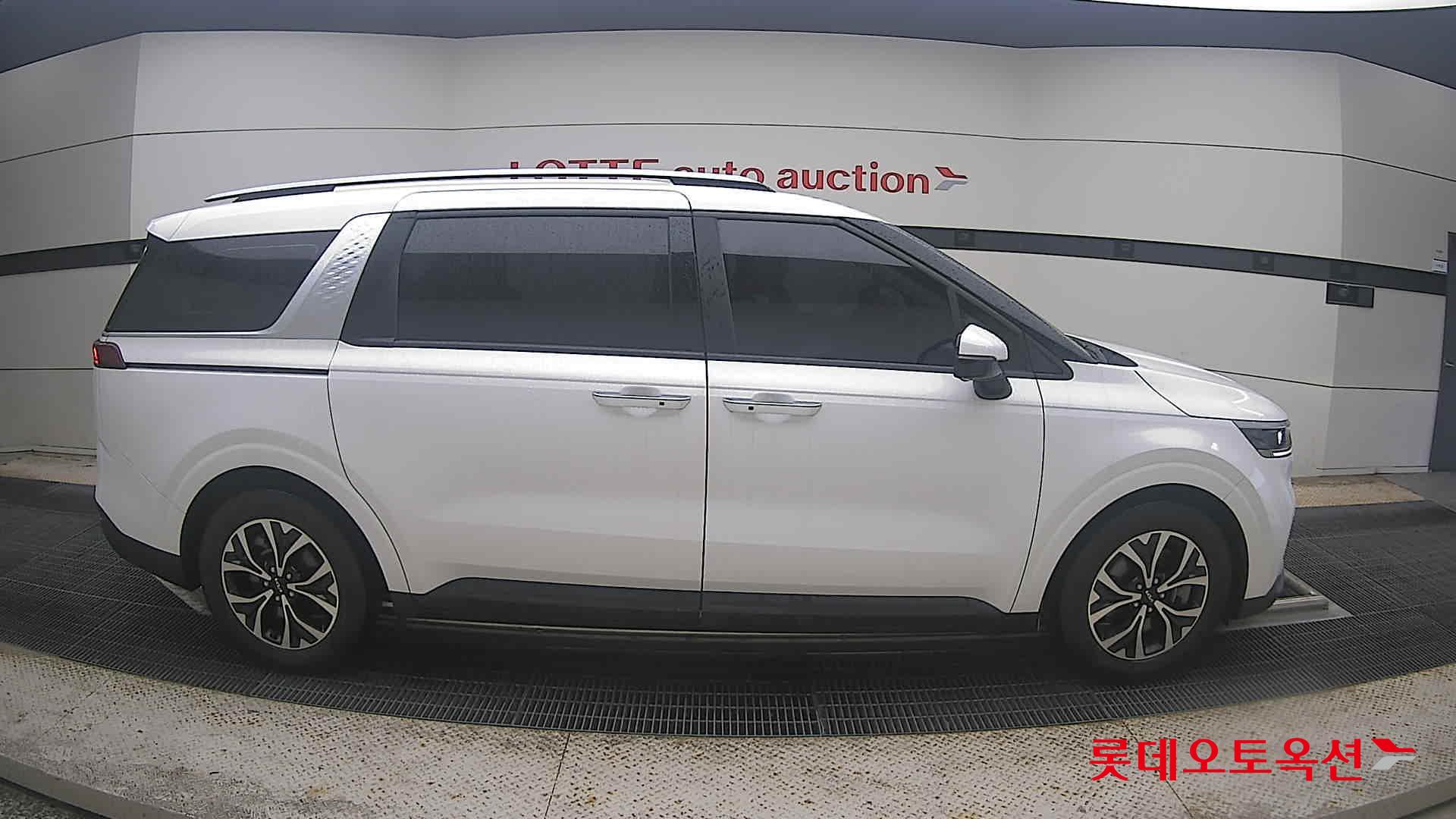 2023 - kia carnival
