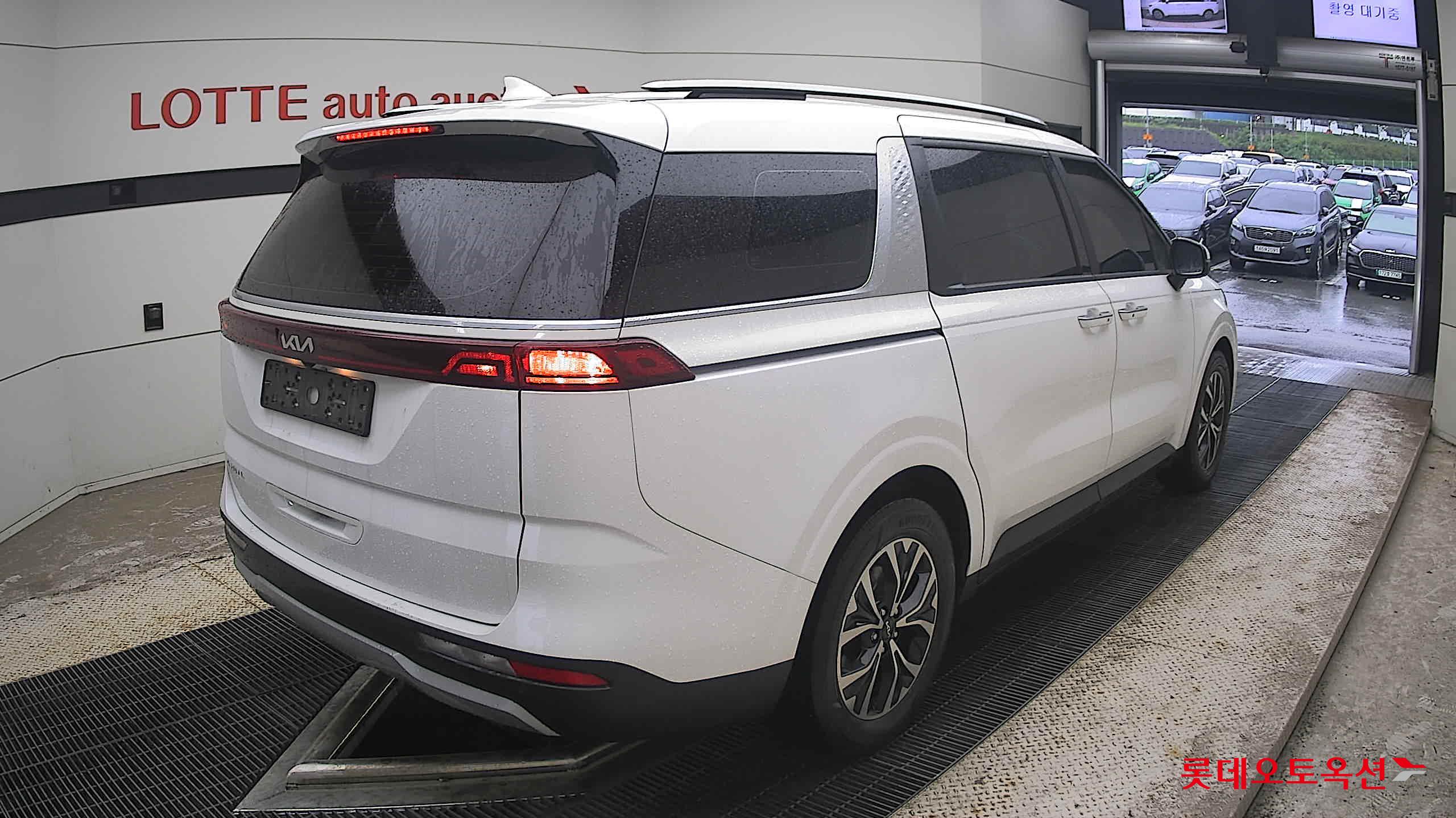 2023 - kia carnival