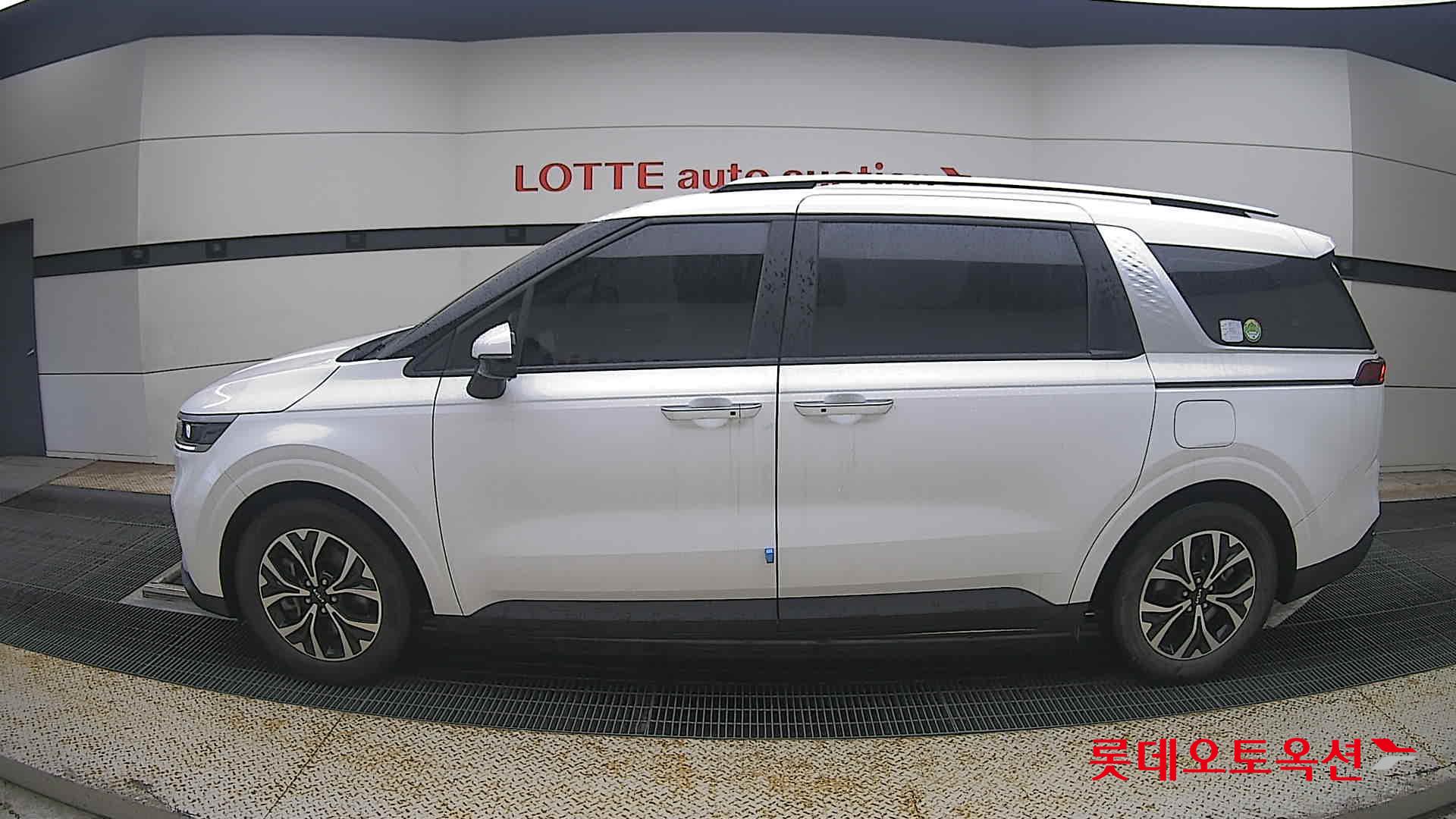 2023 - kia carnival