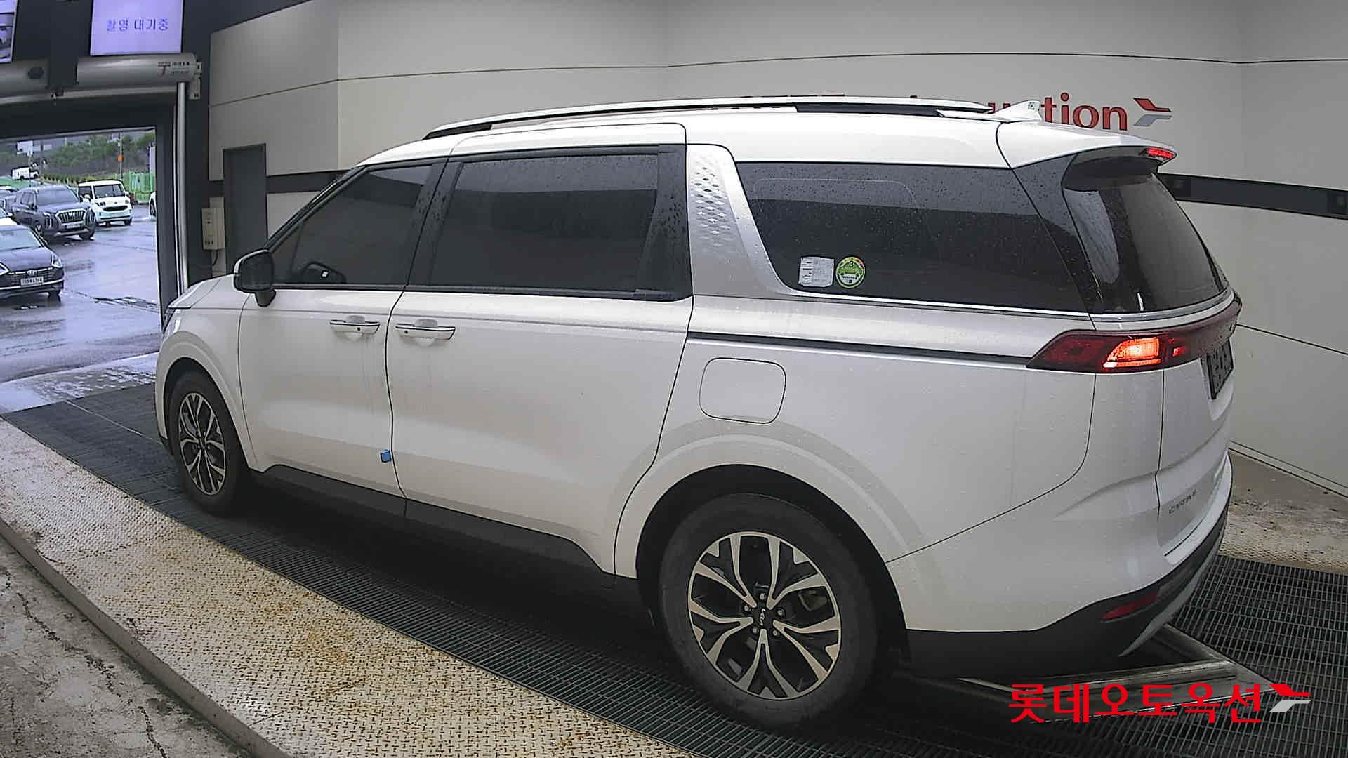 2023 - kia carnival