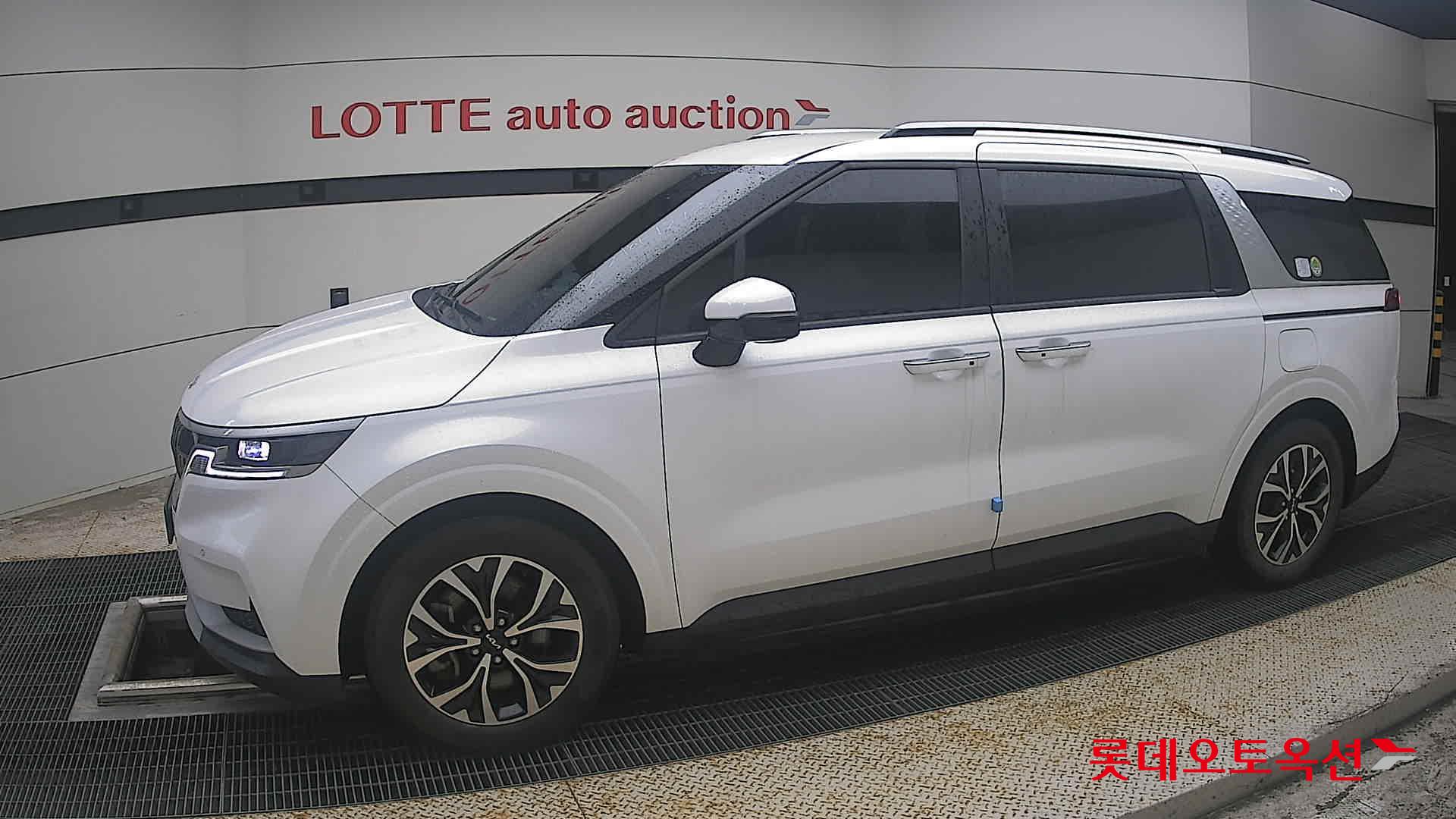 2023 - kia carnival