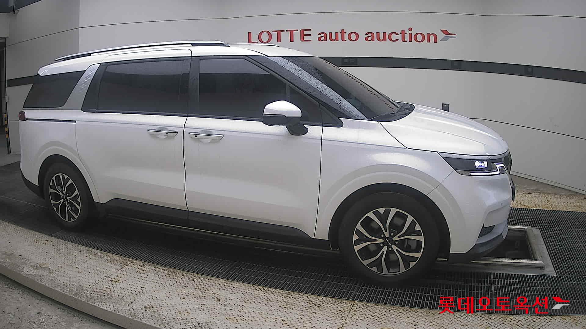 2023 - kia carnival