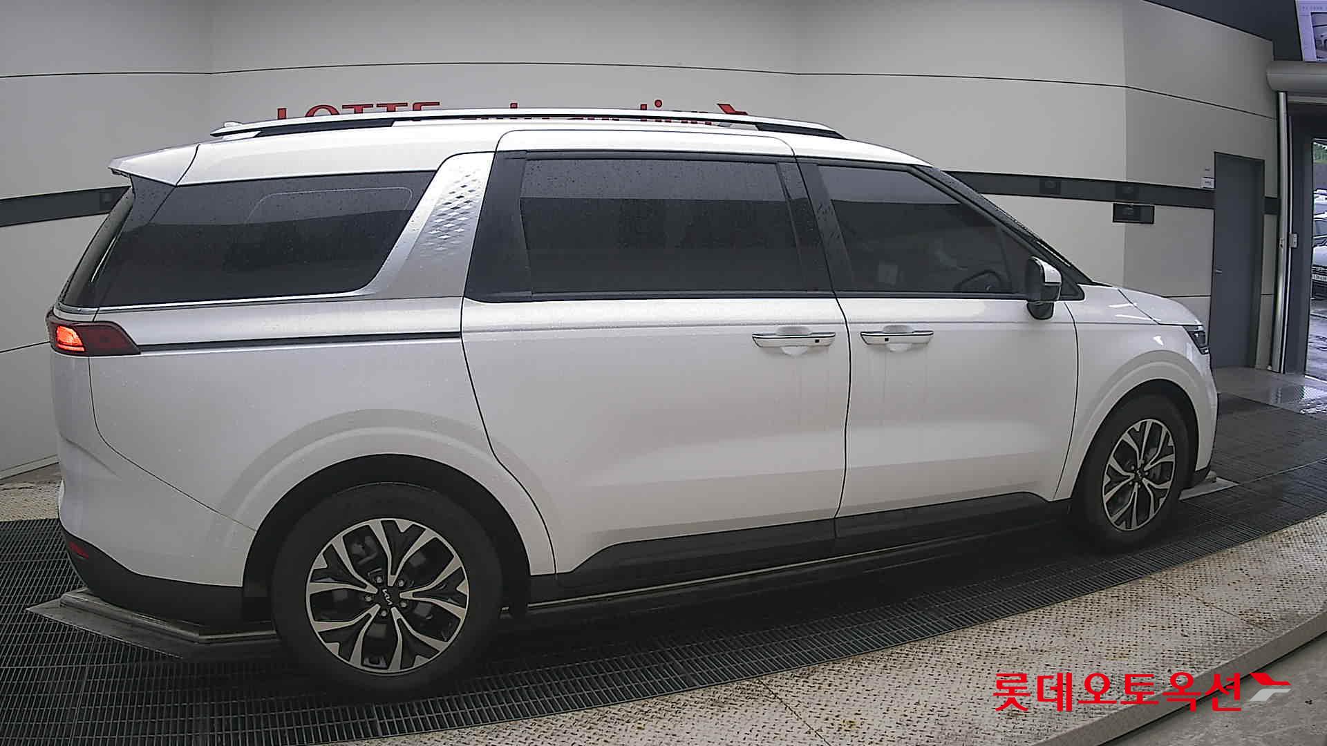 2023 - kia carnival