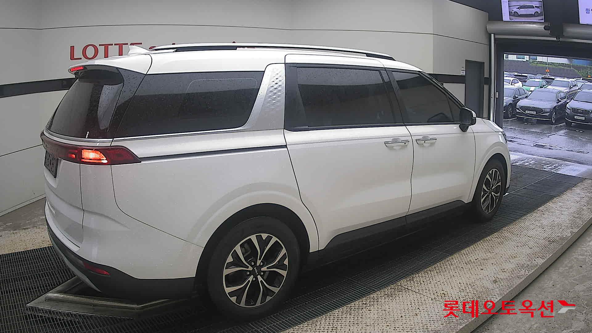 2023 - kia carnival