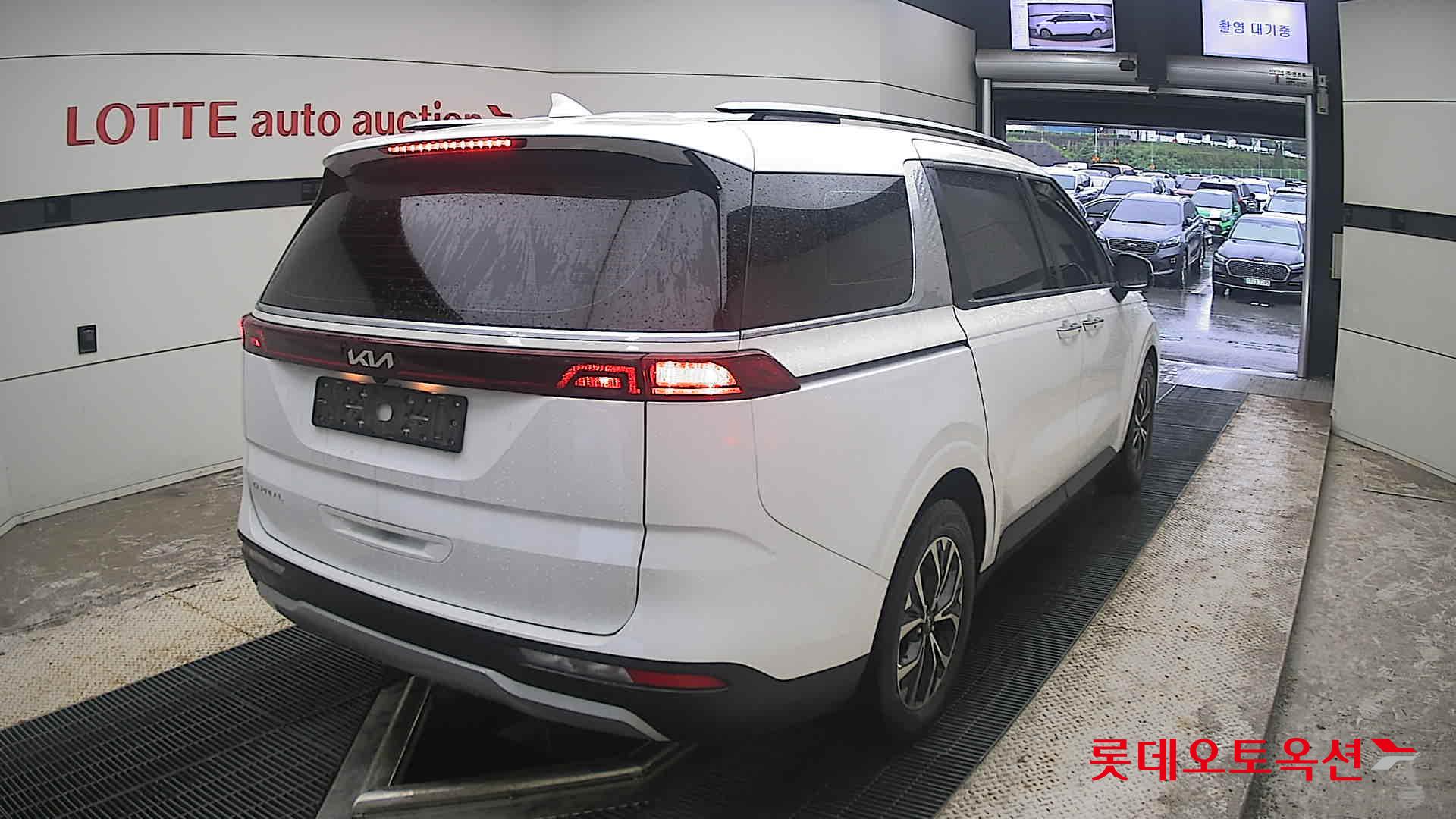 2023 - kia carnival