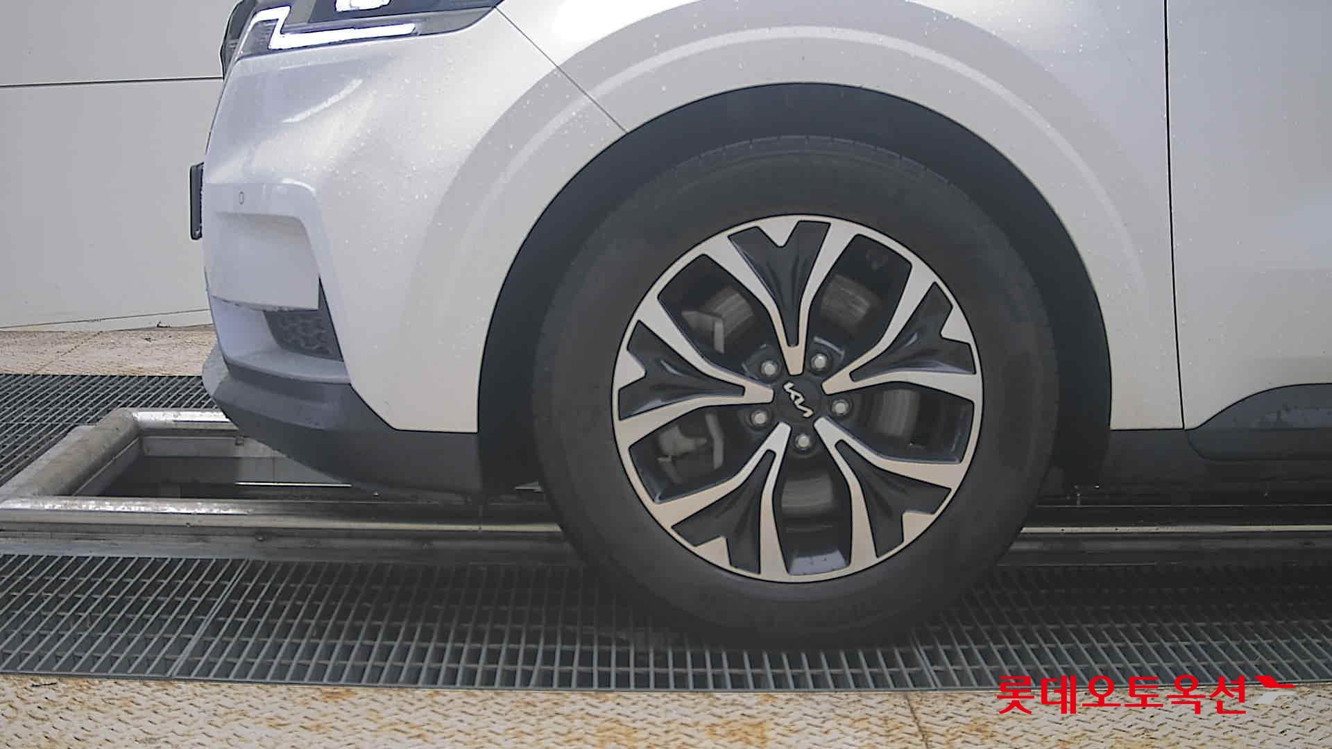 2023 - kia carnival