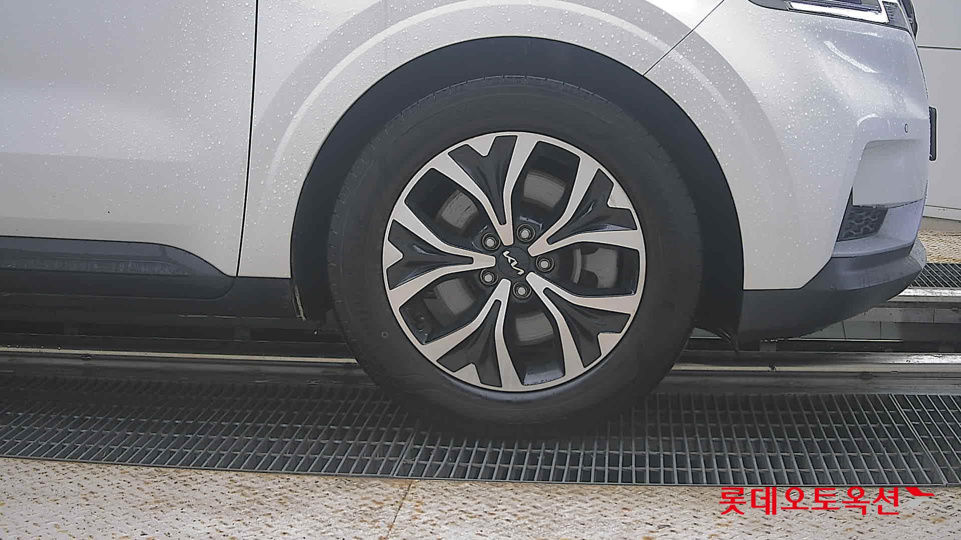 2023 - kia carnival