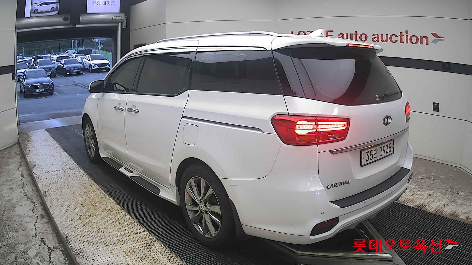 2019 - kia carnival