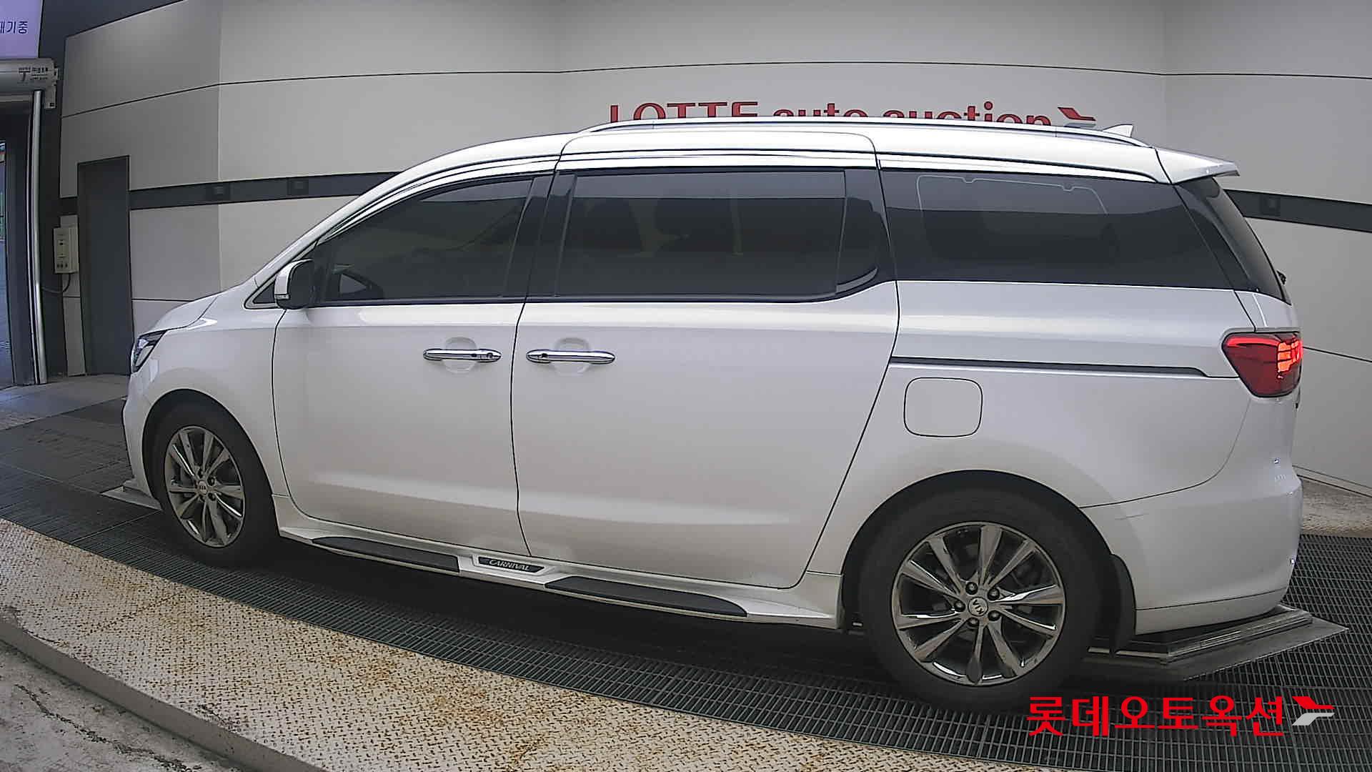 2019 - kia carnival