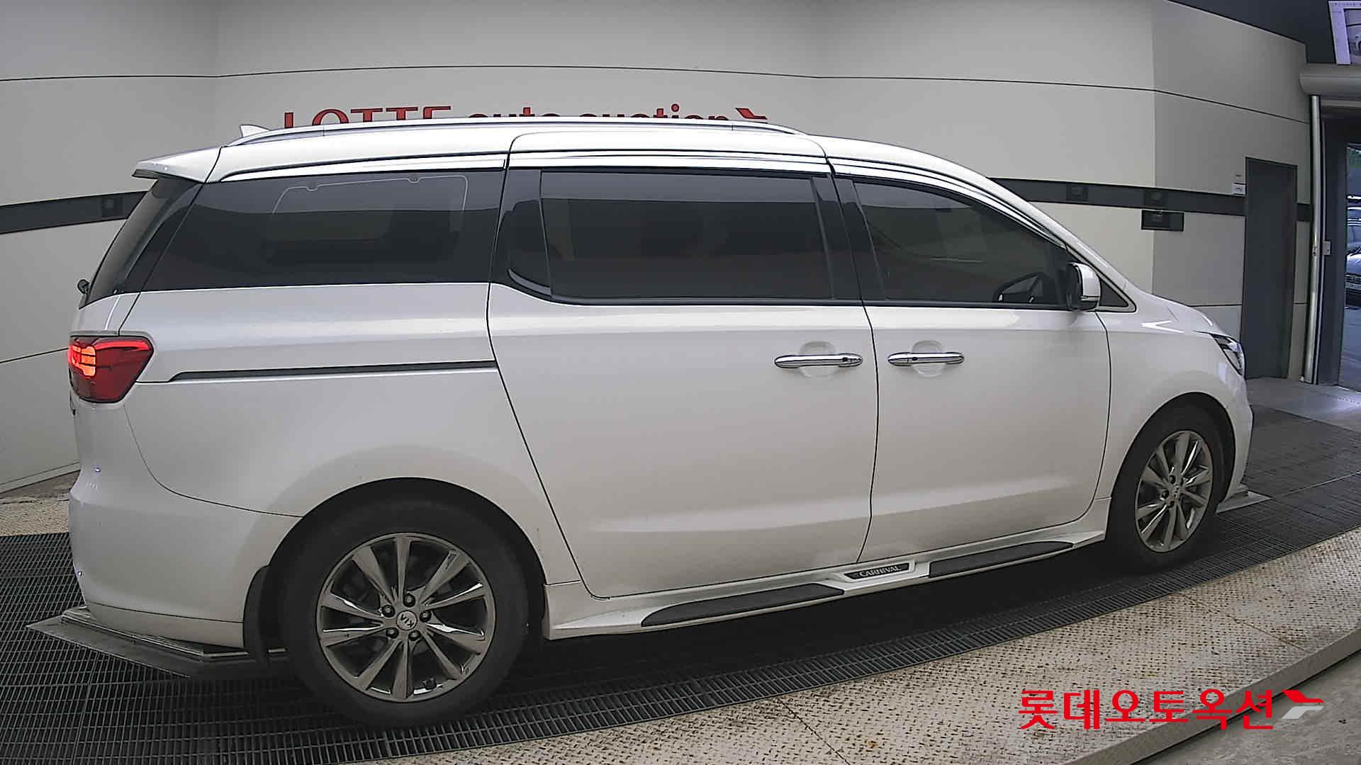 2019 - kia carnival