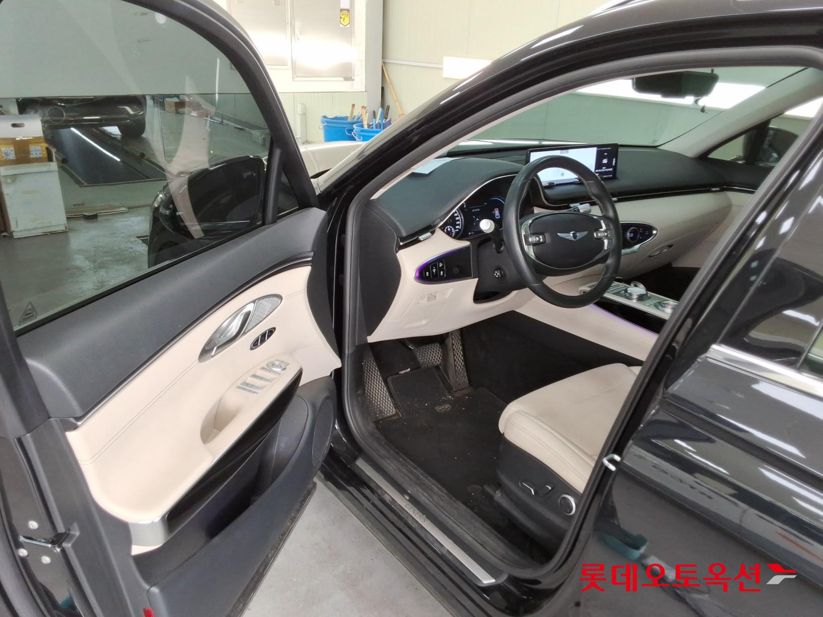 2021 - genesis gv70