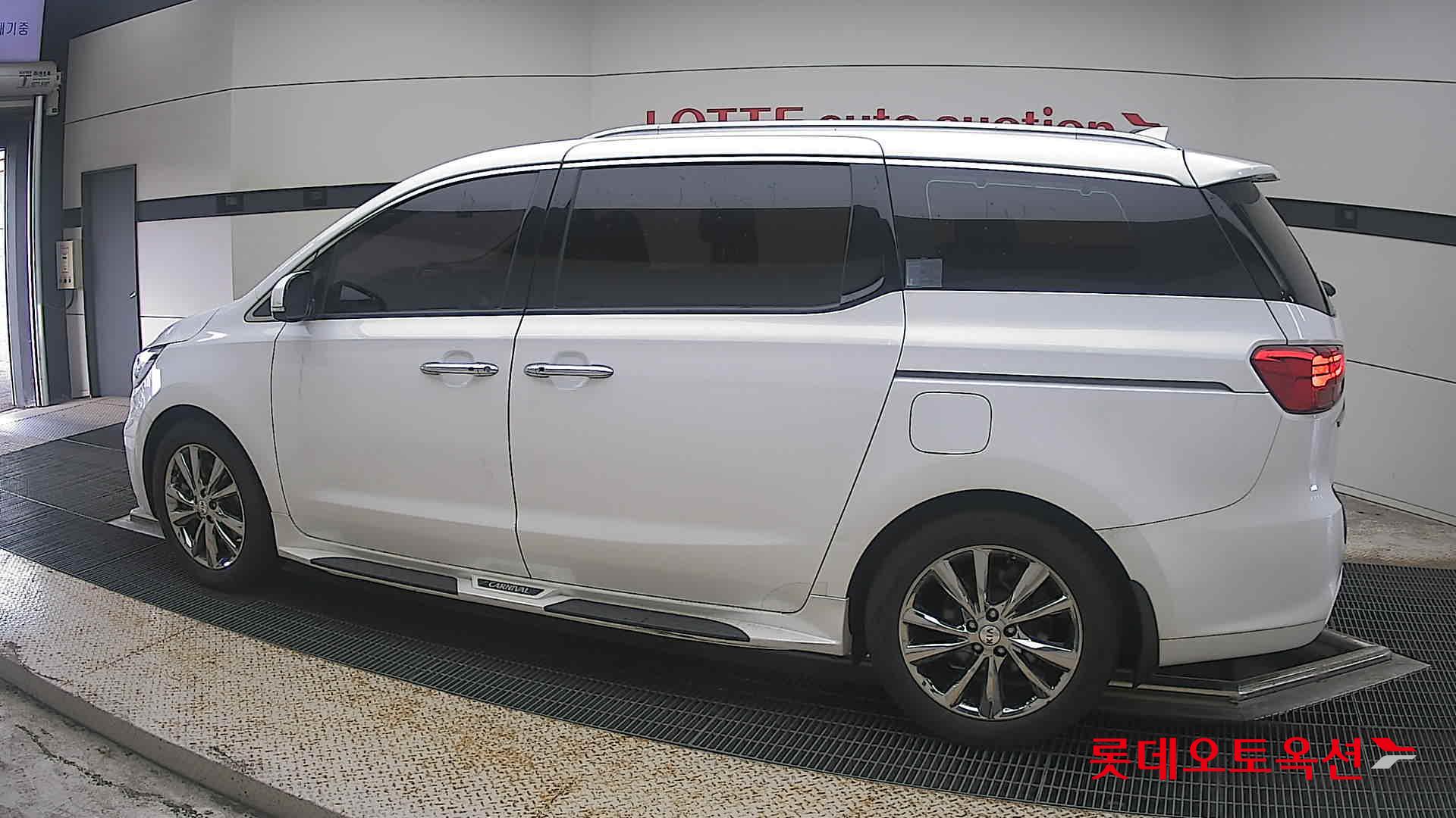 2019 - kia carnival