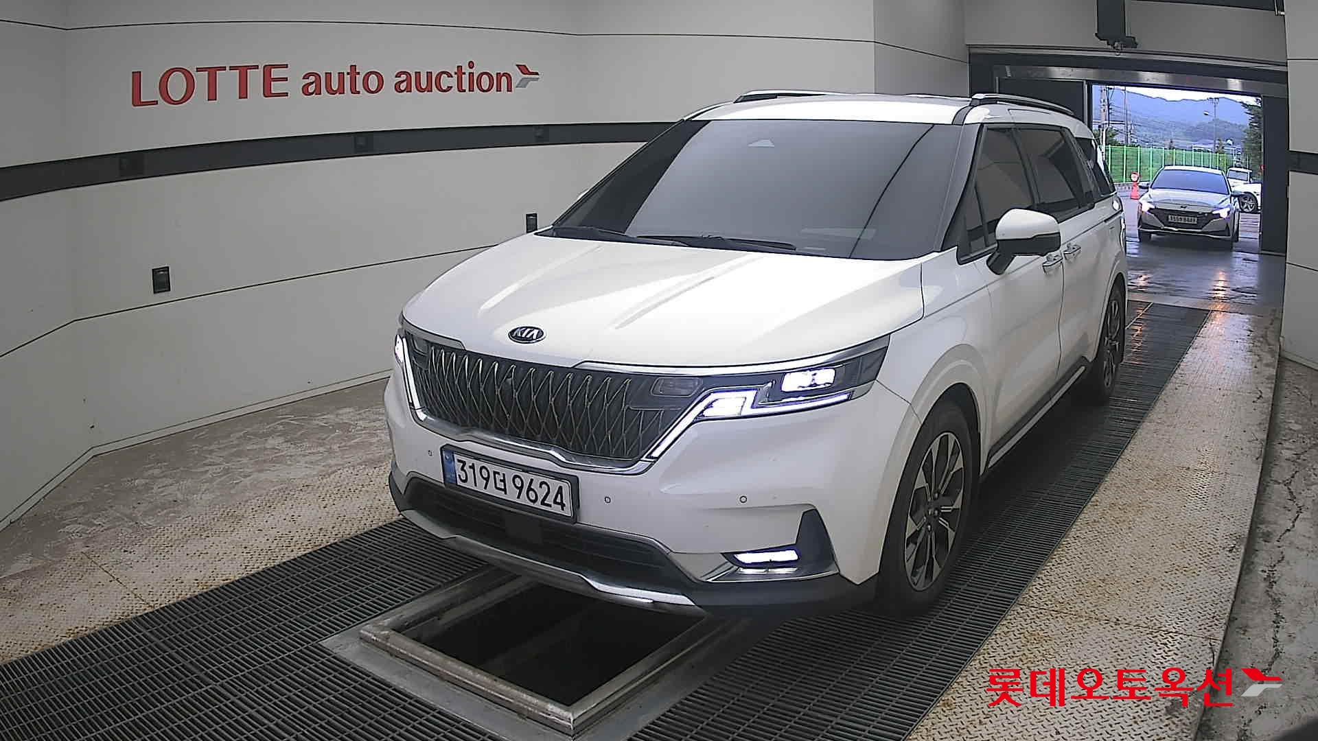 2021 - kia carnival