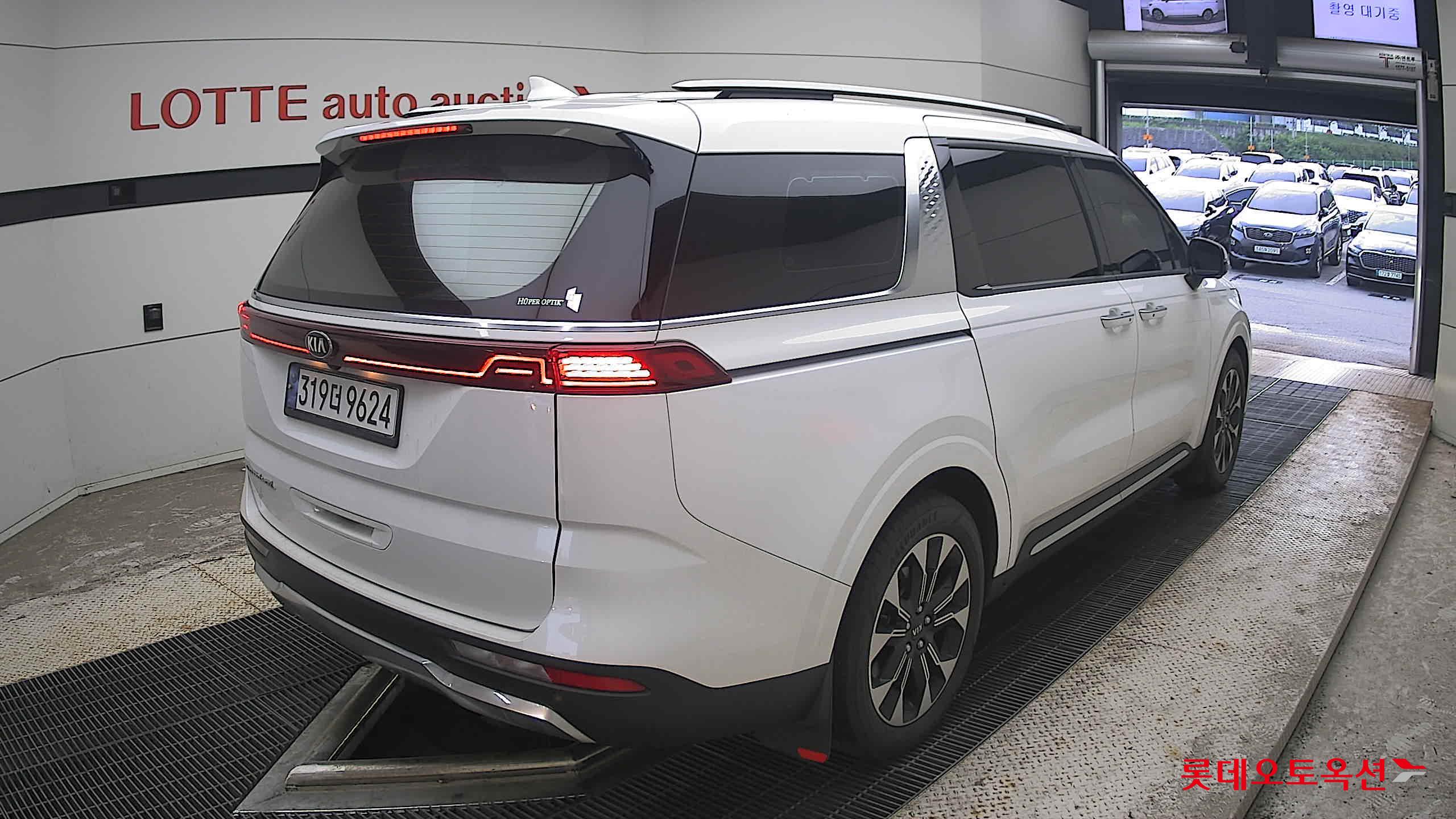 2021 - kia carnival