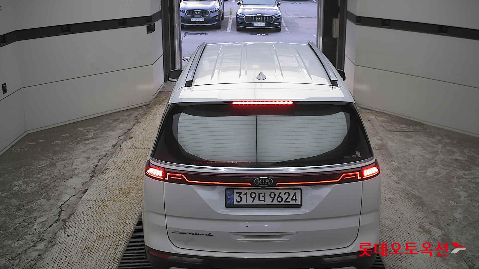 2021 - kia carnival