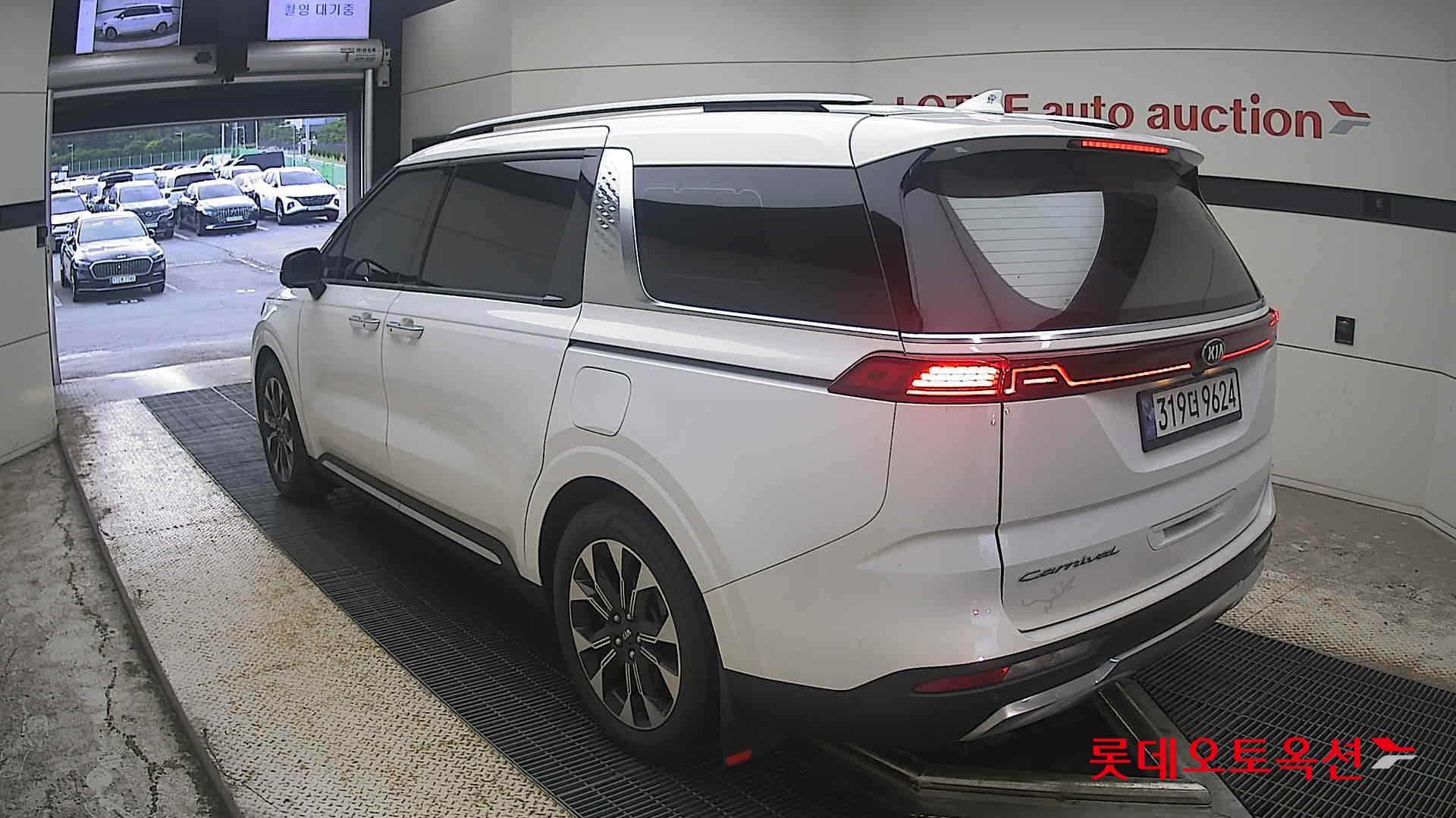 2021 - kia carnival