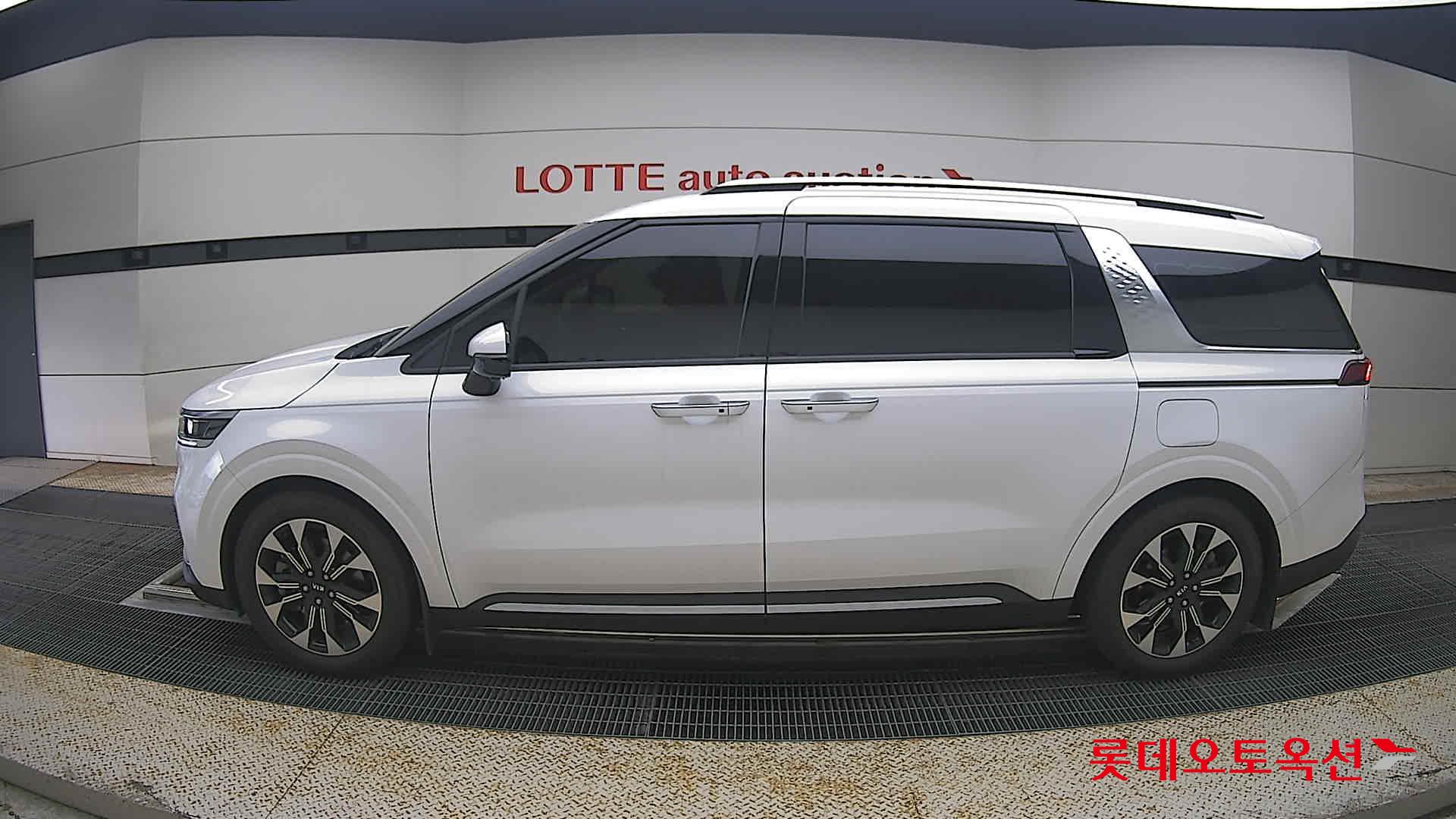 2021 - kia carnival