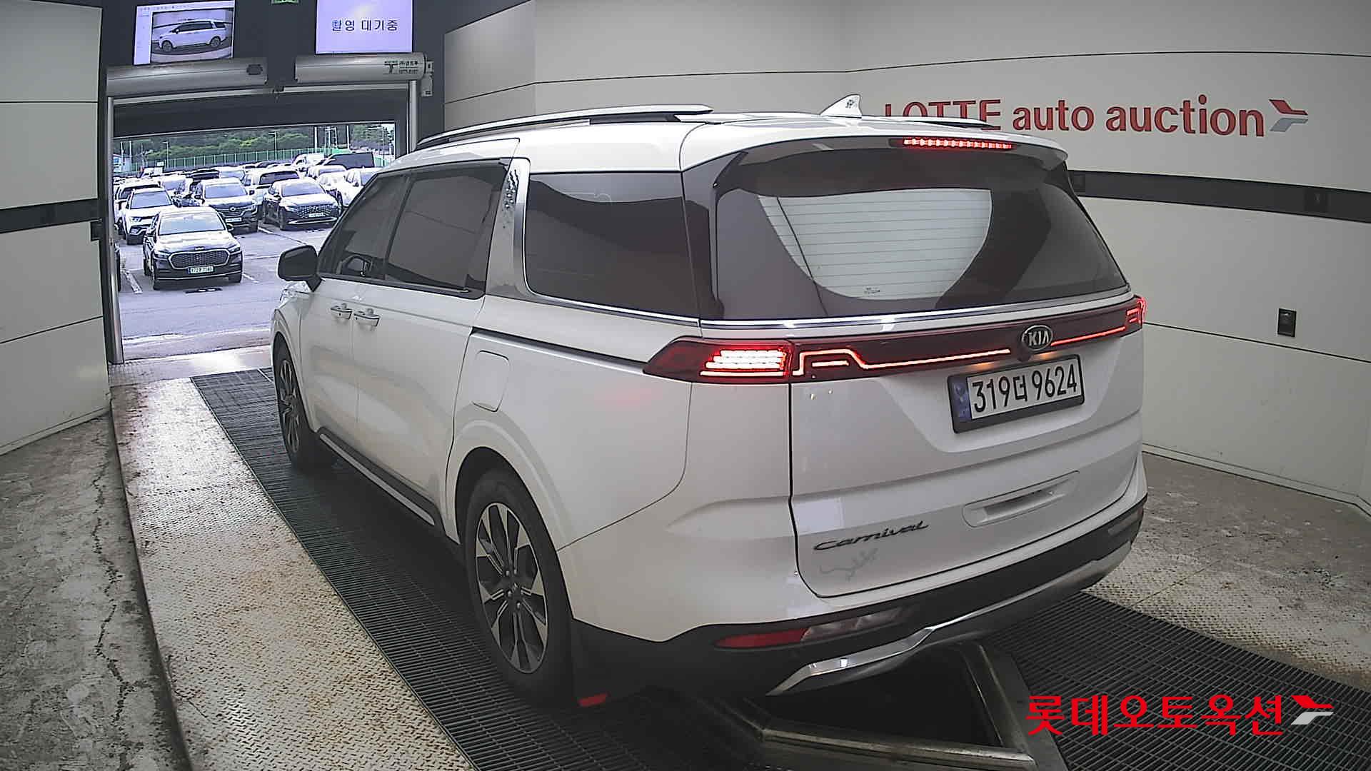 2021 - kia carnival