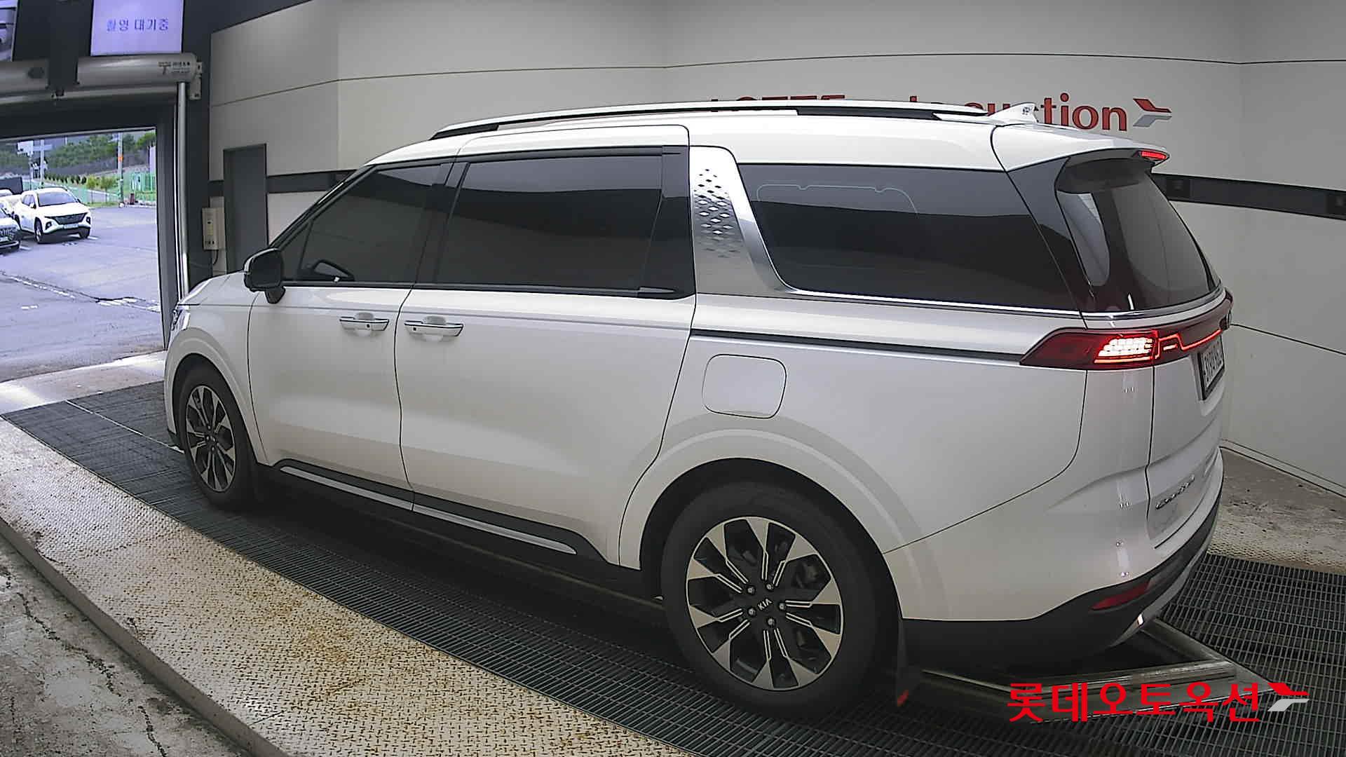 2021 - kia carnival