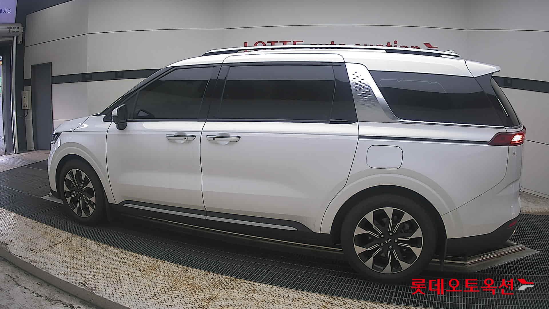 2021 - kia carnival