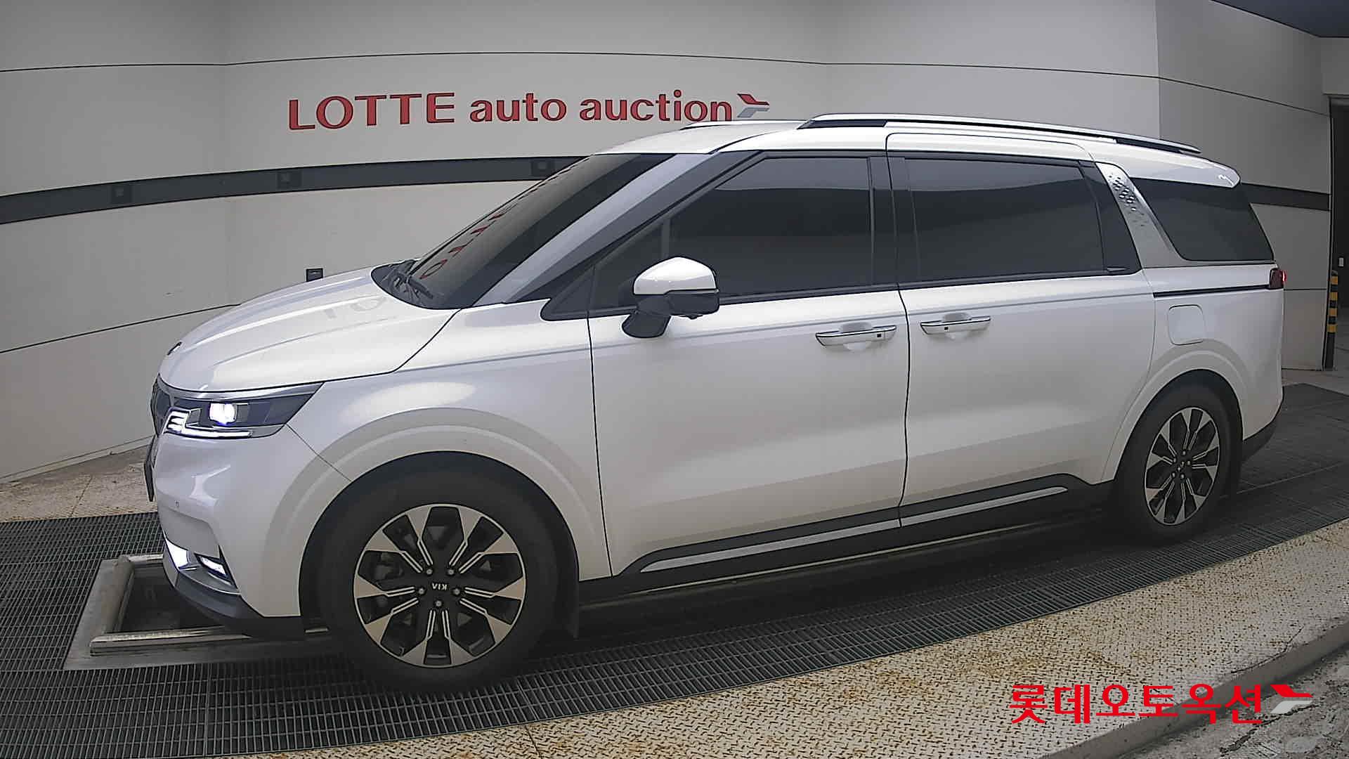 2021 - kia carnival