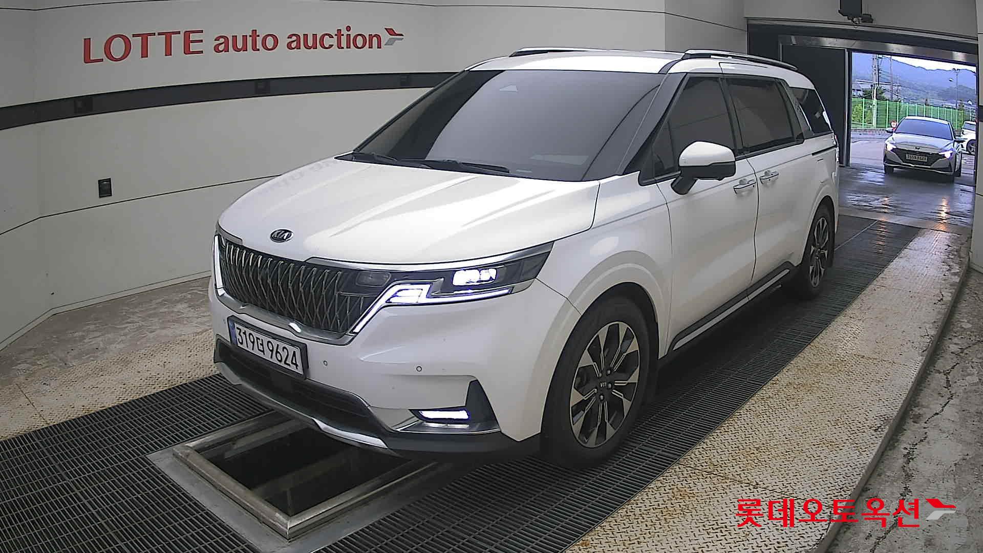 2021 - kia carnival