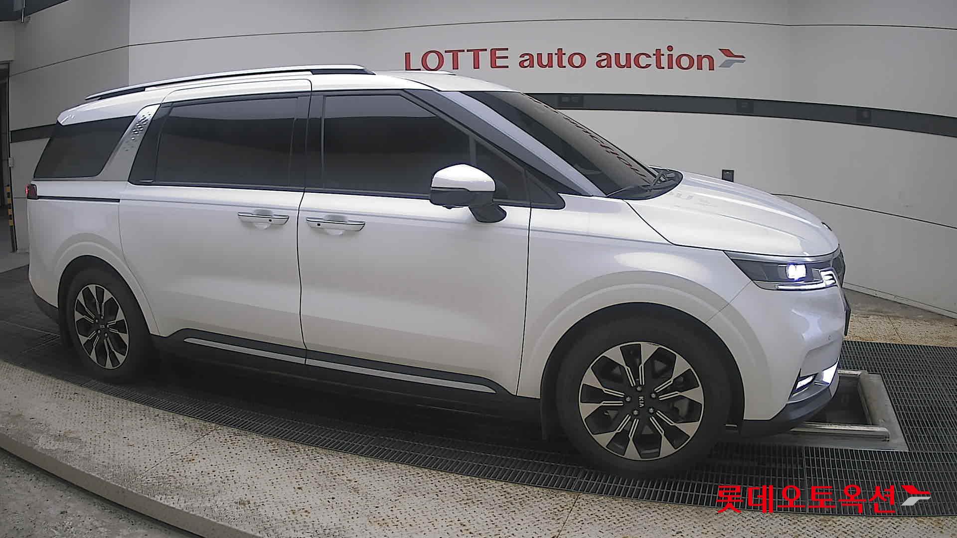 2021 - kia carnival