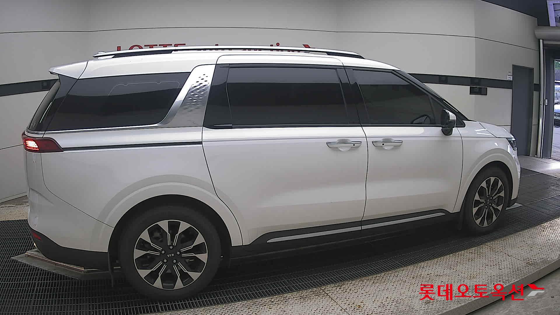 2021 - kia carnival