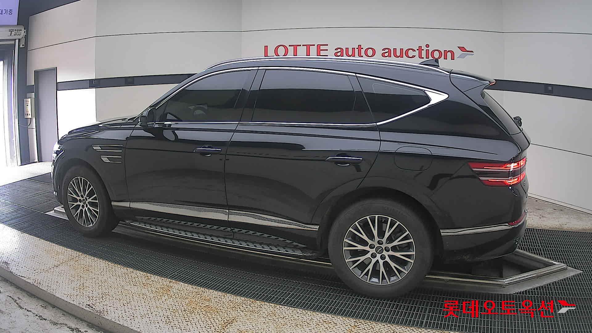 2021 - genesis gv80