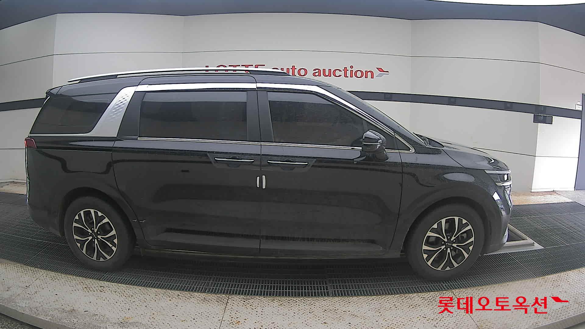 2022 - kia carnival